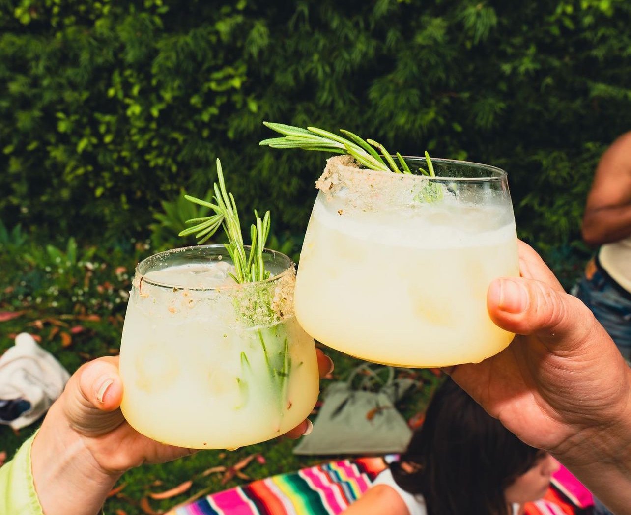 Cheers to the New Year! And to getting back into curating some Folk LA content. It&rsquo;s been a minute. ⁠
⁠
Throwback to this delicious summer cocktail, Elote Sour, at @honeyhouse_la. A pop-up cocktail bar in northeast LA with a focus on inventive 