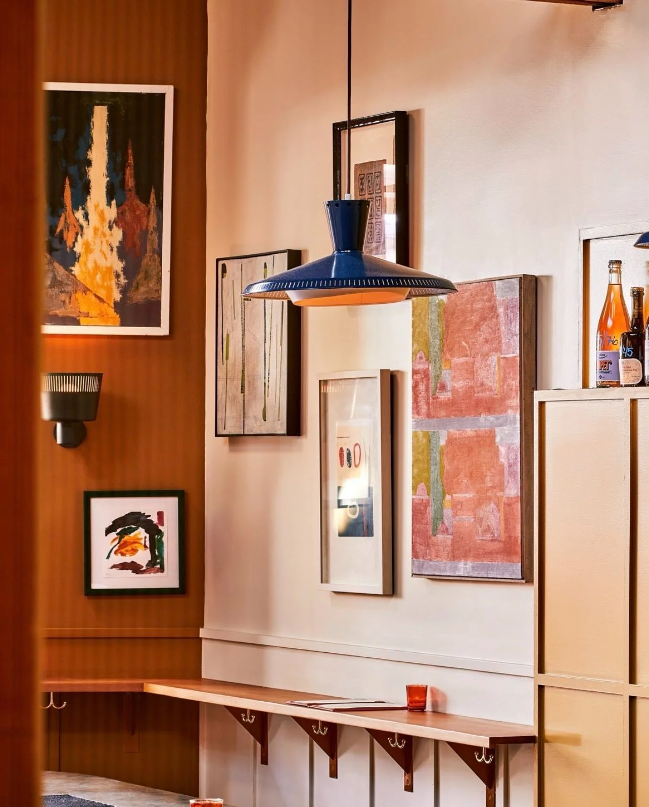 Tilda. 🍷

An Echo Park wine bar, shop, and club. (And sister to delicious Italian spot, @bacetti.la 🤤)

Open 7 nights a week, Happy Hour Monday-Friday, 3pm-6pm. 

Offering wines by the glass, small plates, and bottles to go. 

Every corner curated 