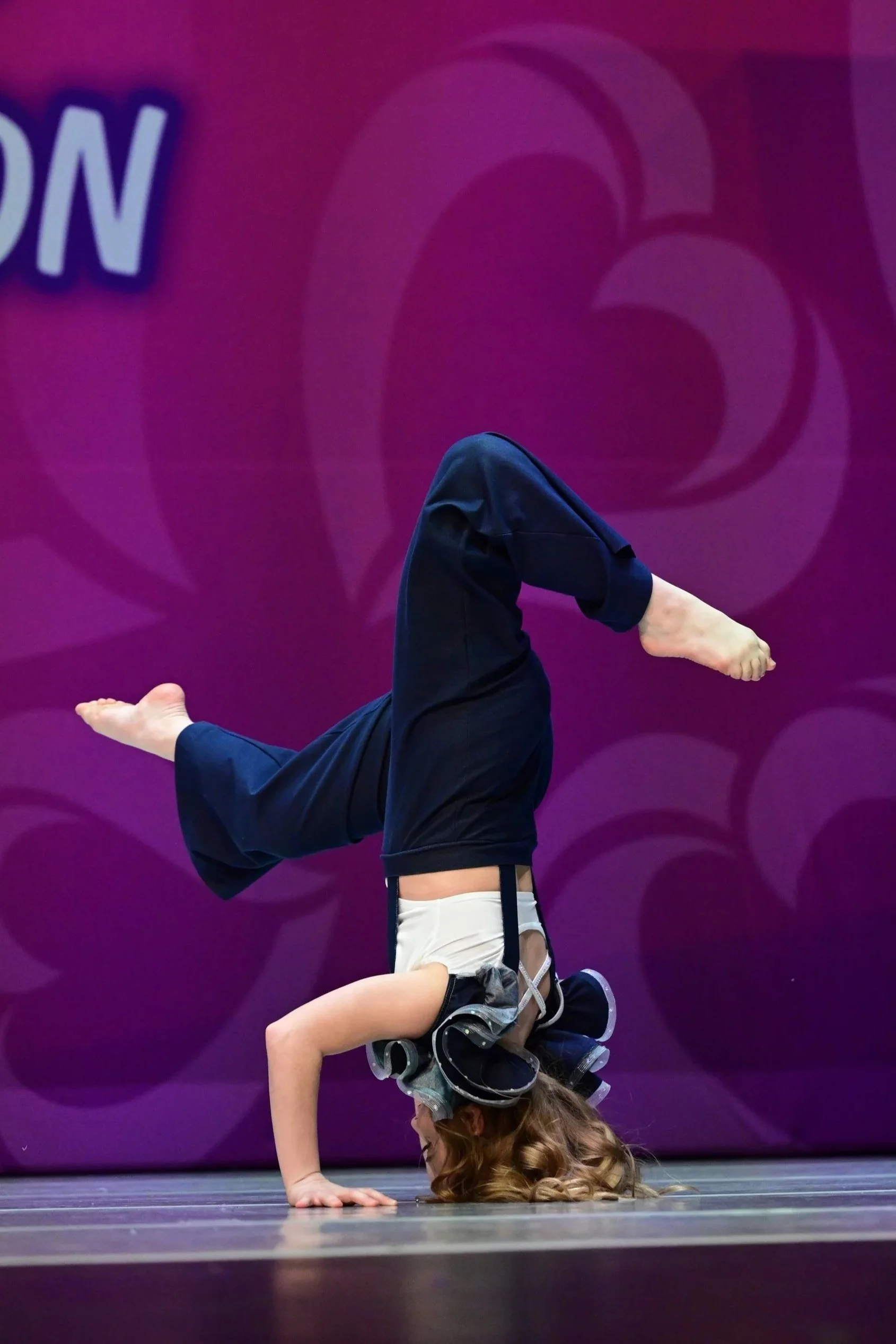 Act389_Hands_DiamondDanceWorks_Img214111.jpg
