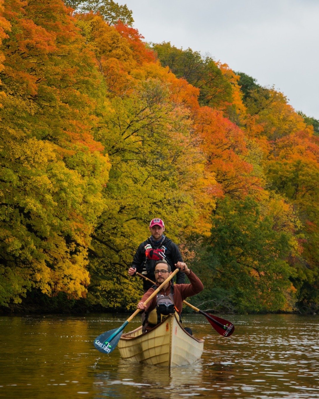 Hard to beat days like this. Fall is here 🍂 

Cool water, bright colors, a rad canoe, and a bamboo paddle in hand. 

📸: @angiebanksphotography 

#BambooIsBetter #GrassSticks #CanoeSeason