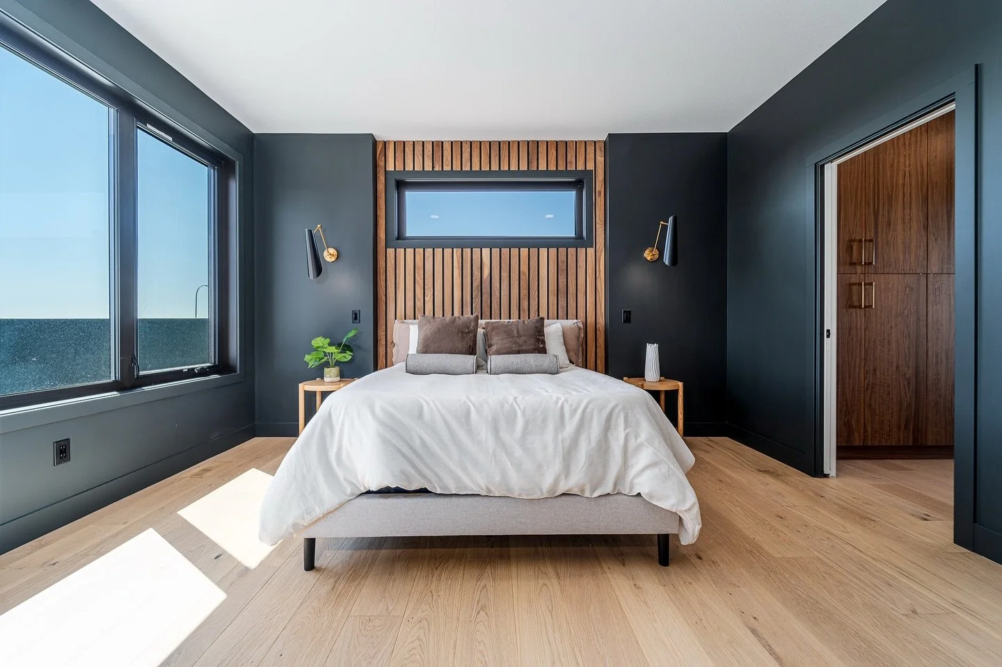 12 DAYS OF CHRISTMAS 🎅🏻🎄 Interior Design Edition | DAY 5

Don&rsquo;t let dark paint colors intimidate you&mdash;when balanced correctly, they create a sophisticated and cozy sanctuary that feels like a high-end retreat. In this primary suite, we 