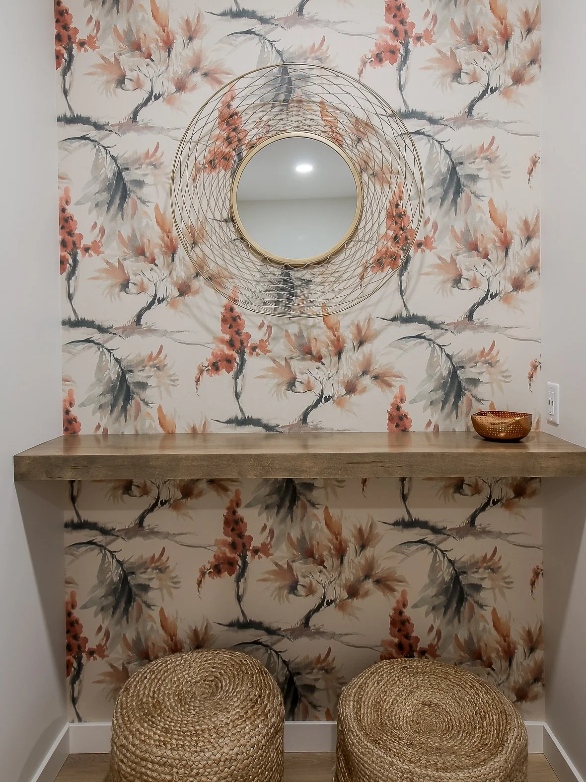 ✨ DESIGN TIP TUESDAY ✨

Wallpaper is one of the easiest ways to add character, color, and personality to a space. Whether you choose a bold pattern or a subtle texture, it can create a focal point, layer in depth, and make a room feel thoughtfully cu