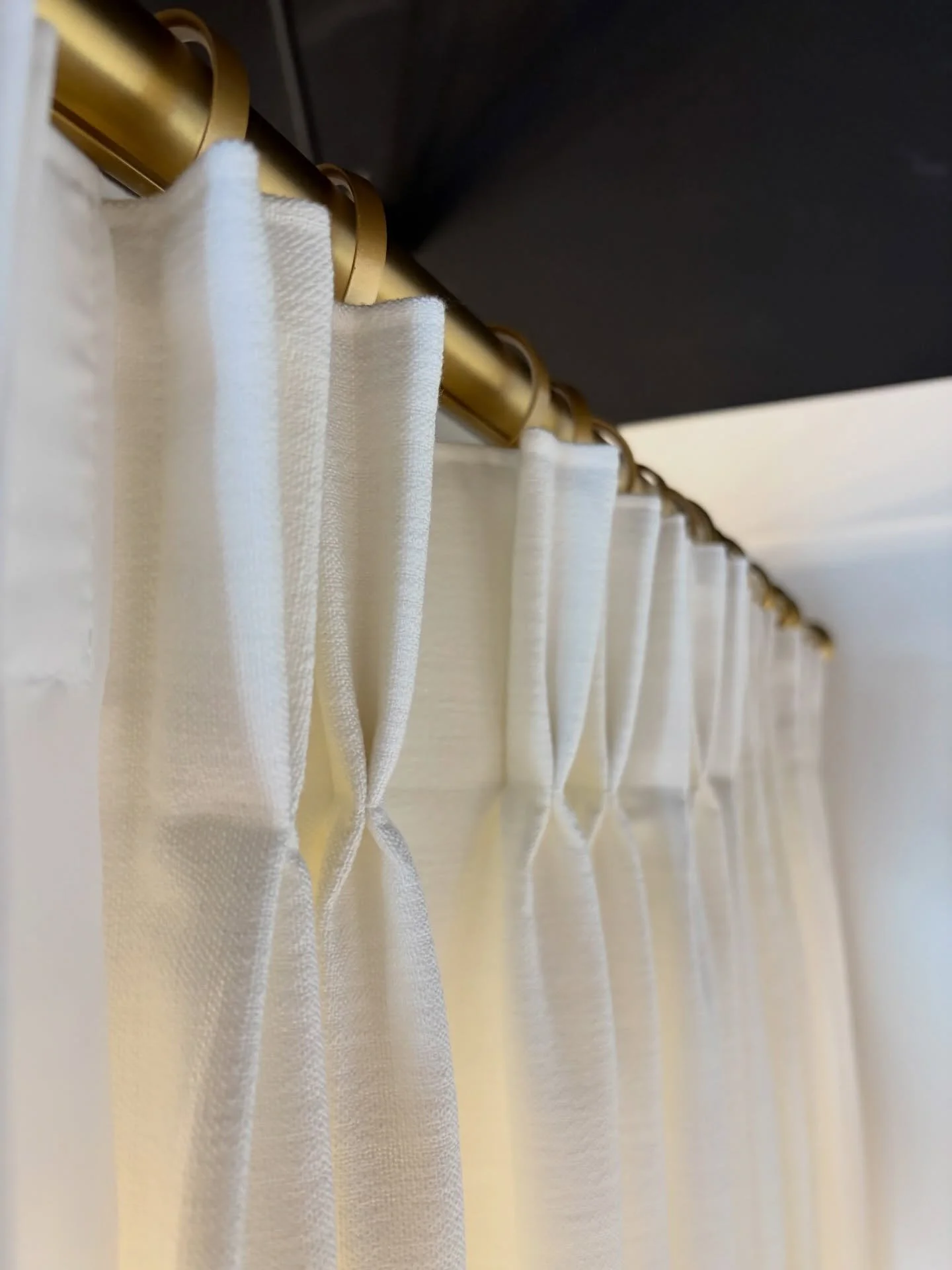 At Mathews Design Co., our approach to window coverings is rooted in intention, quality, and function. From thoughtfully sourcing fabrics to fine-tuning the smallest details, each selection is carefully considered to suit the space, the lifestyle, an