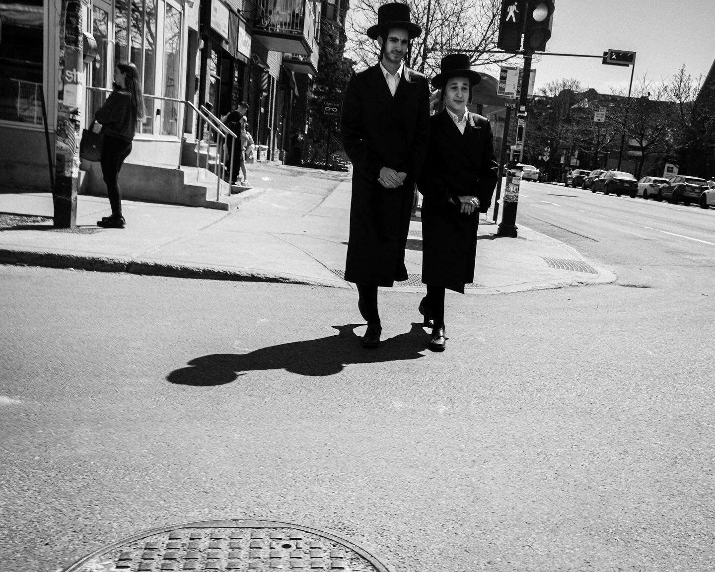 Crosssroad. #community #montreal #mtl #monochrome #blackandwhite #bnwphotography #bnwgang #people #mileendmtl #streetphotography #igers #igerscanada #thismtl #igersmontreal #mtl_unscripted #streetlifeshow