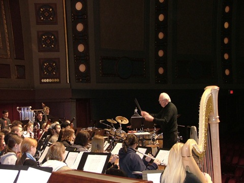 H. Robert Reynolds conducted the world premiere of Bandanna Overture.