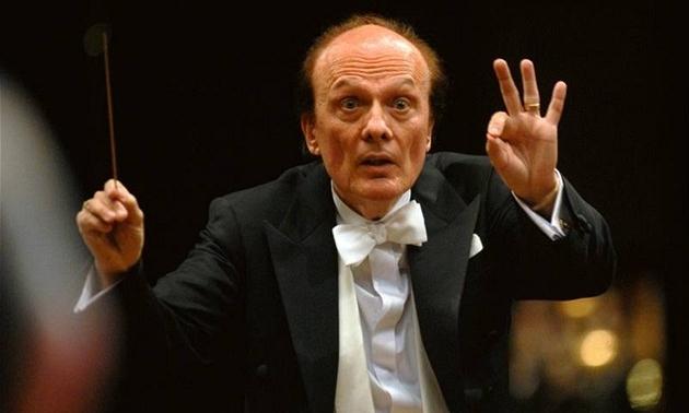 Zdenek Macal premiered the finale.