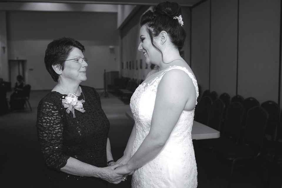 17.04.01_Napela Wedding-15bride, first look, Lapum-Napela Wedding, livonia, michigan, mother of the bride.jpg