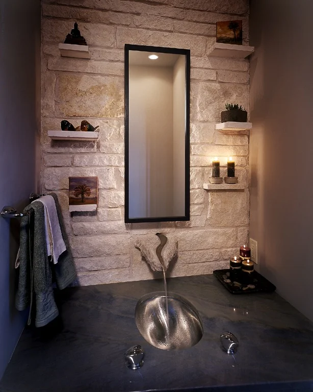 Lavatory.jpg