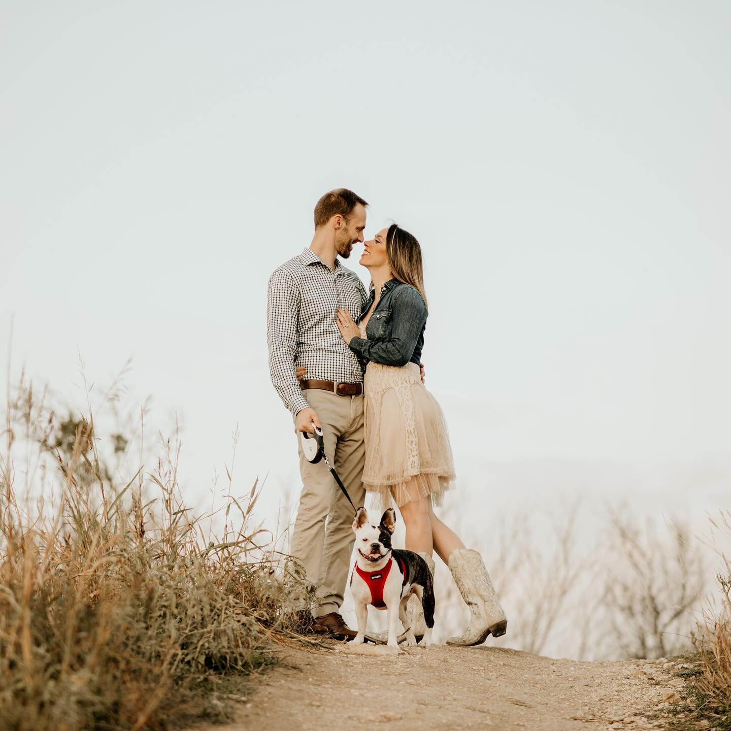 3 reasons you should bring your puppy to your session!⁣
⁣
1. They are family and such a part of your every day life.  So every family member should be included. ☺️⁣
⁣
2. They make you smile more genuinely for photos. You can&rsquo;t help but smile wh