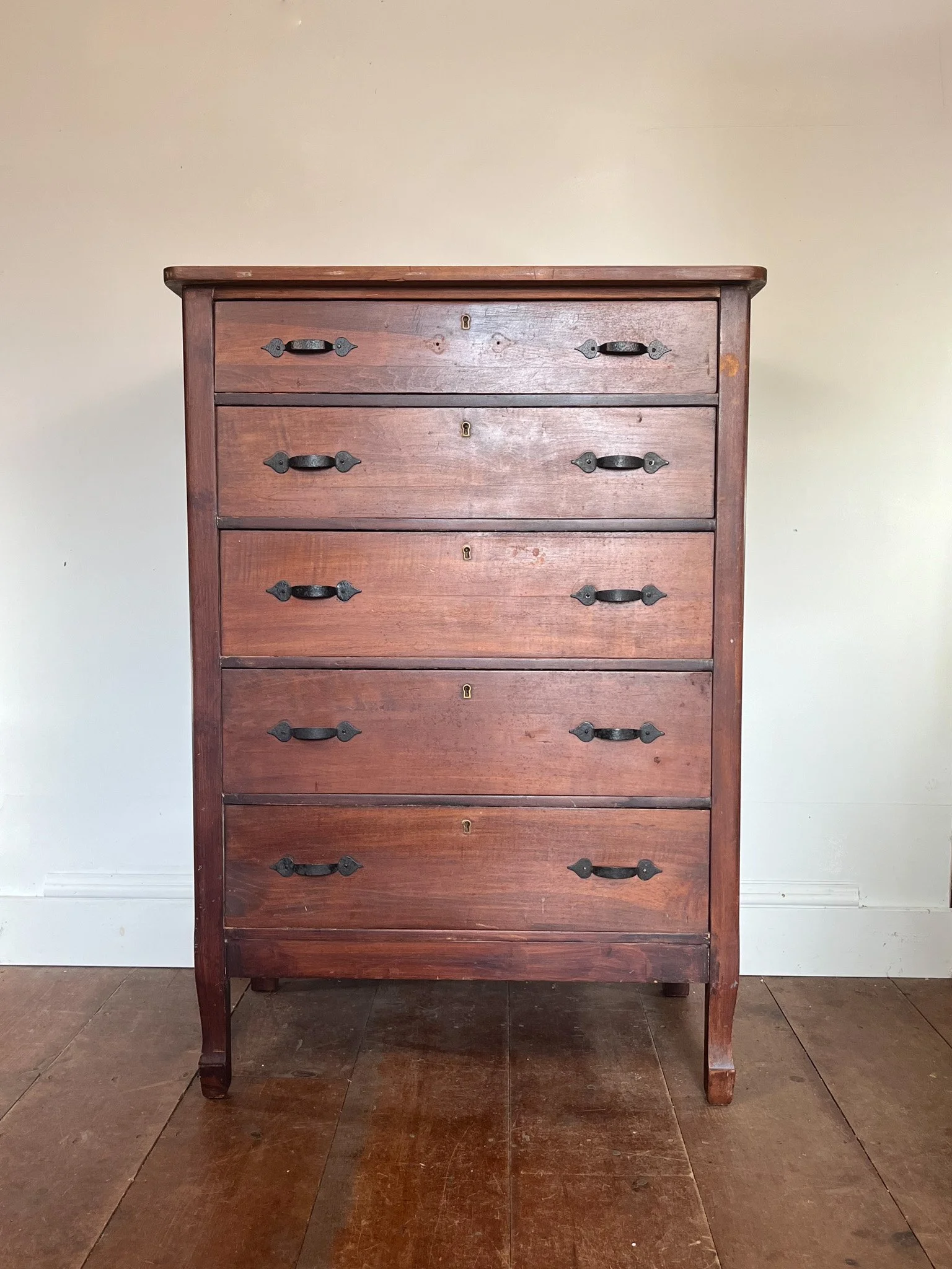 0023 5 Drawer Dresser 32" W x 46" T x 20" D