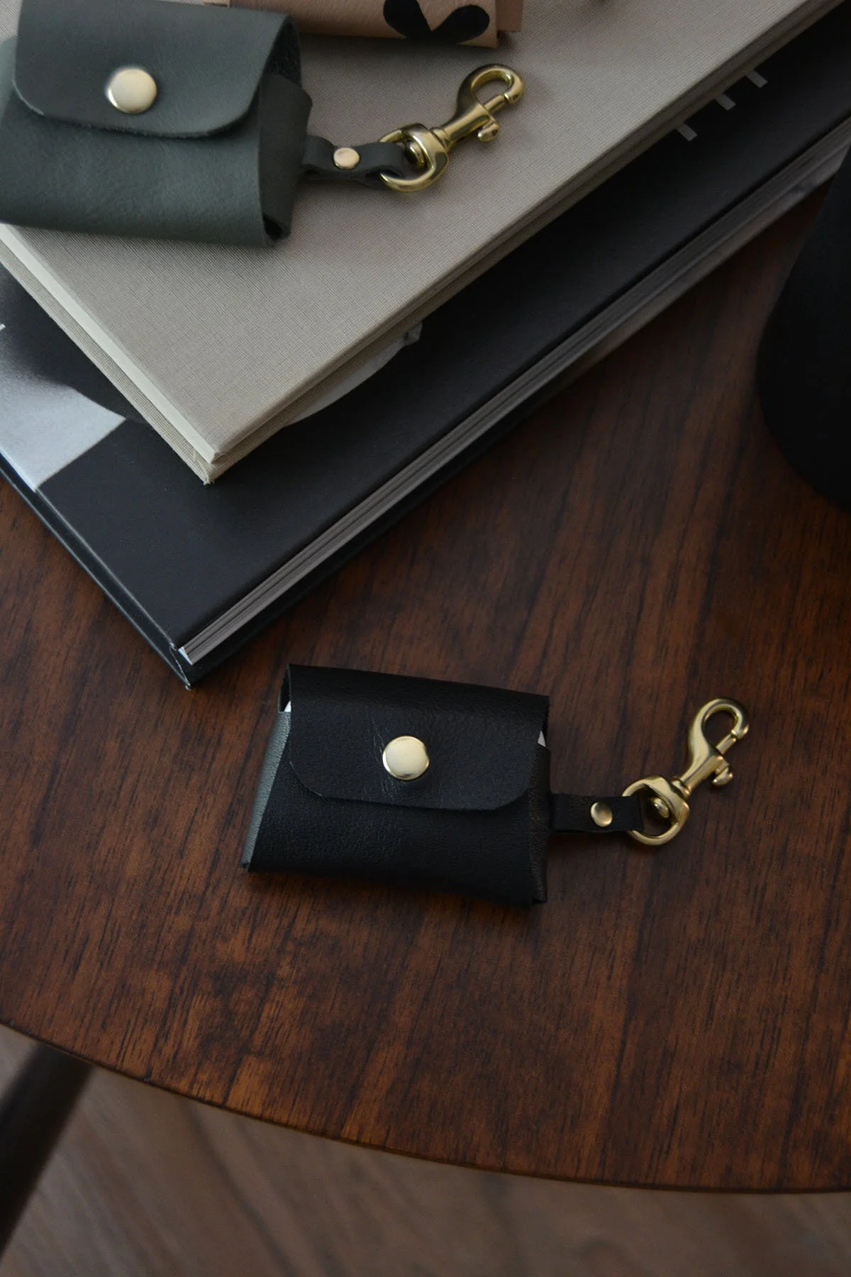 airpods-black.jpg