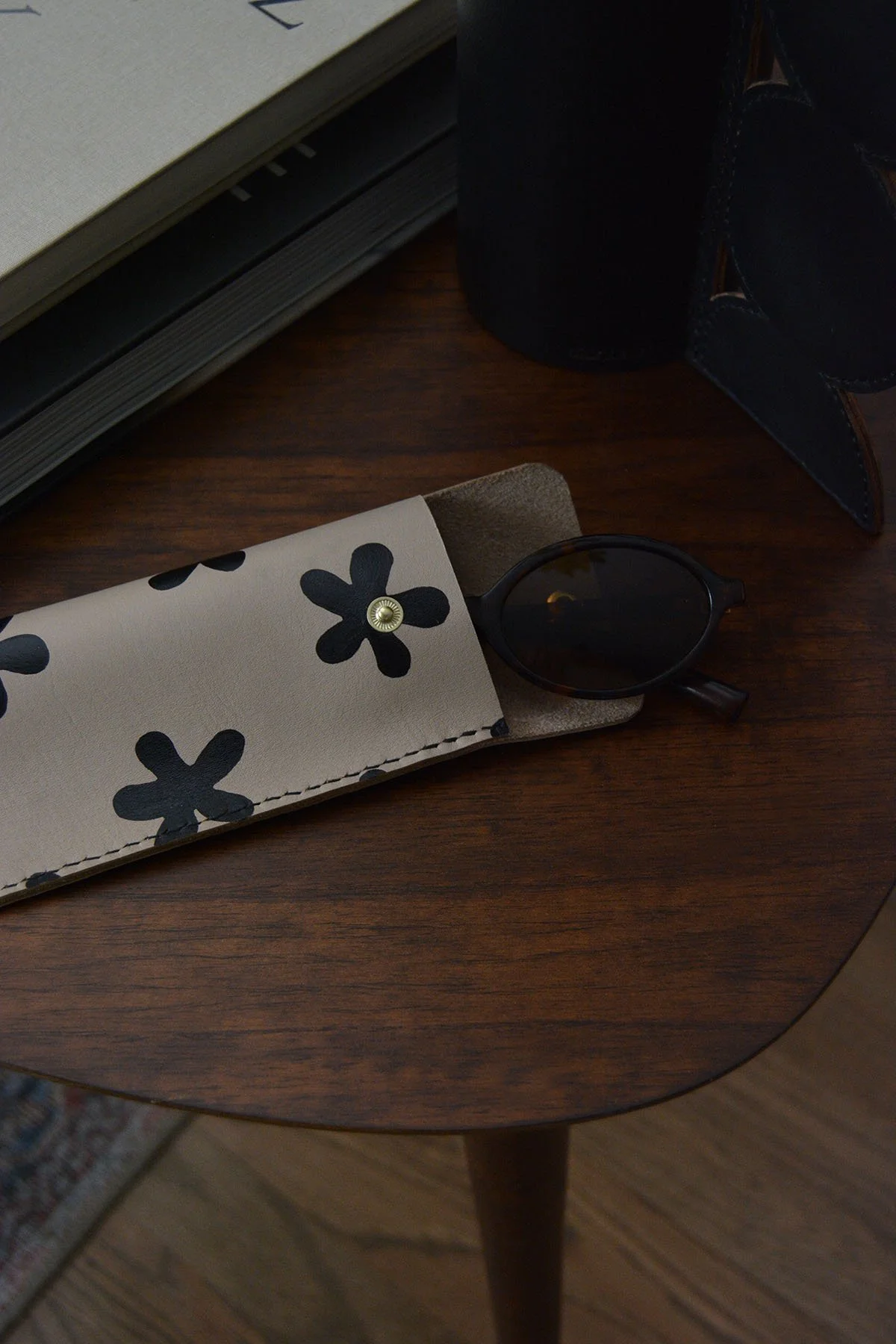 sunglasses-case-floral-glasses.jpg