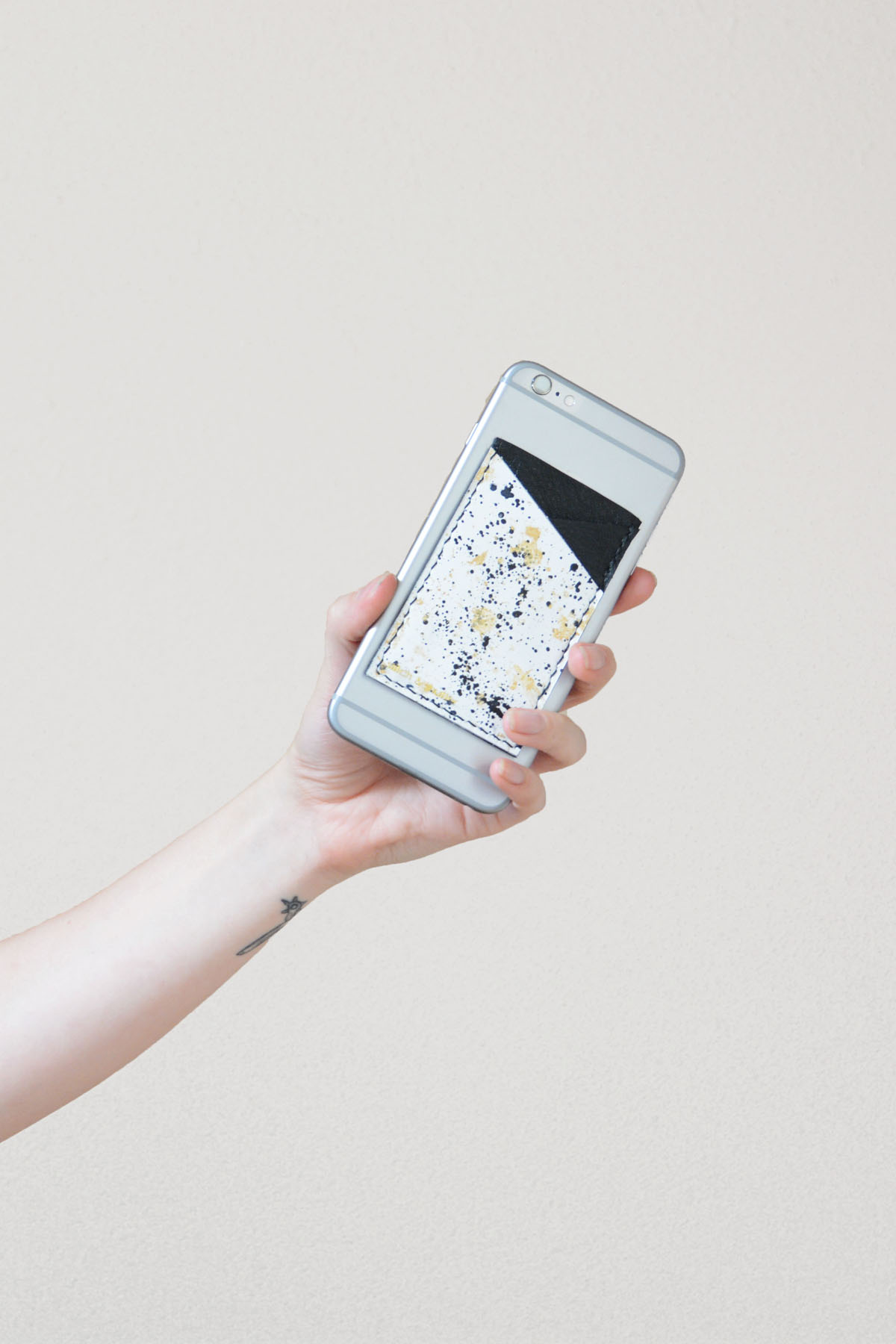 phone-wallet-web-s.jpg