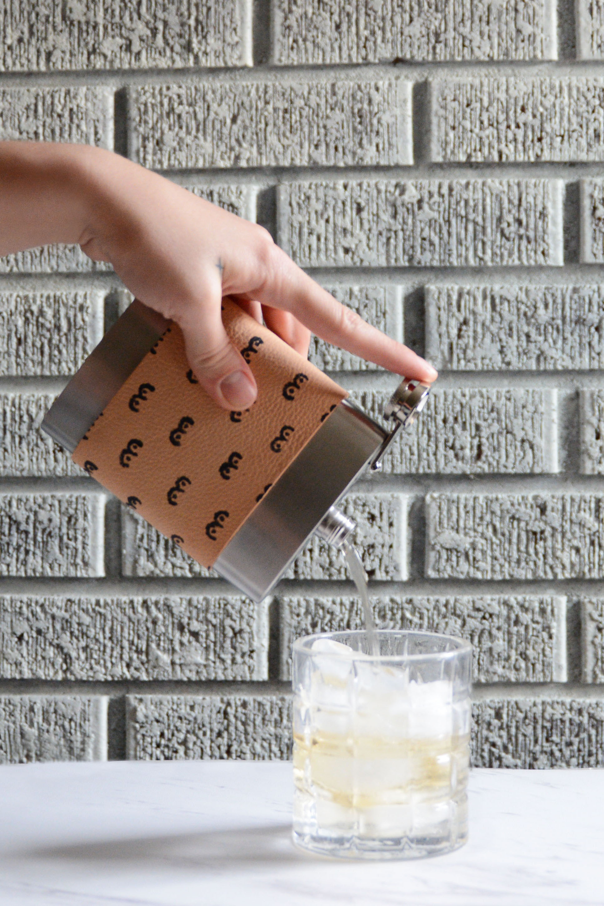 boob print leather flask pour