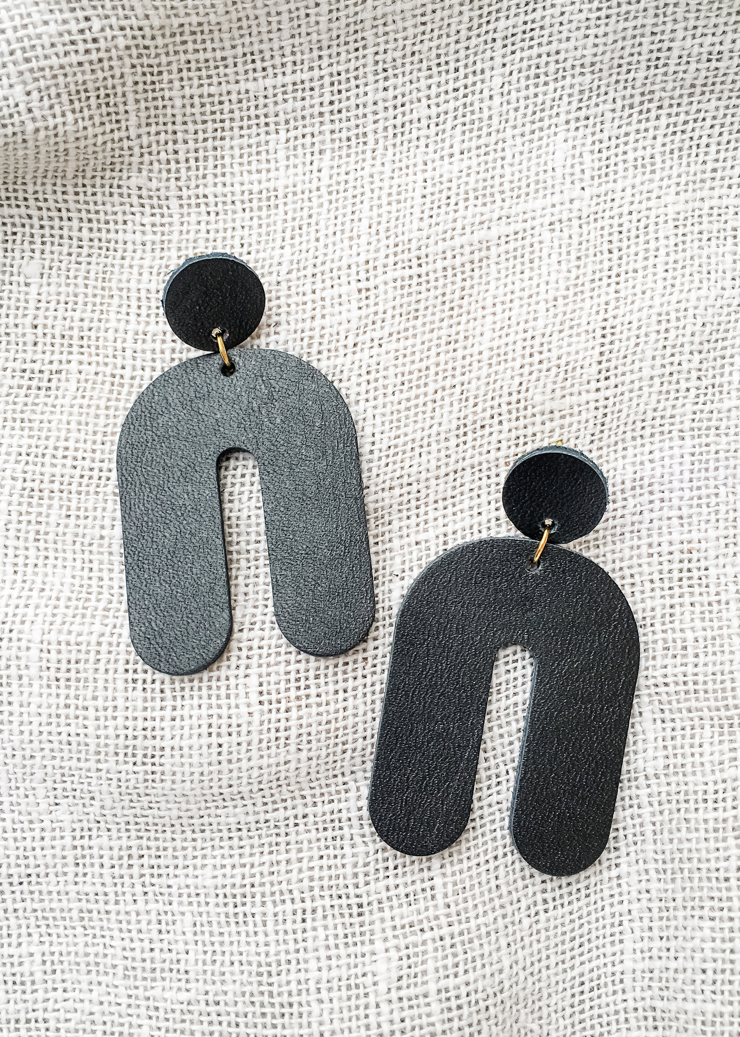 arch drop earrings black