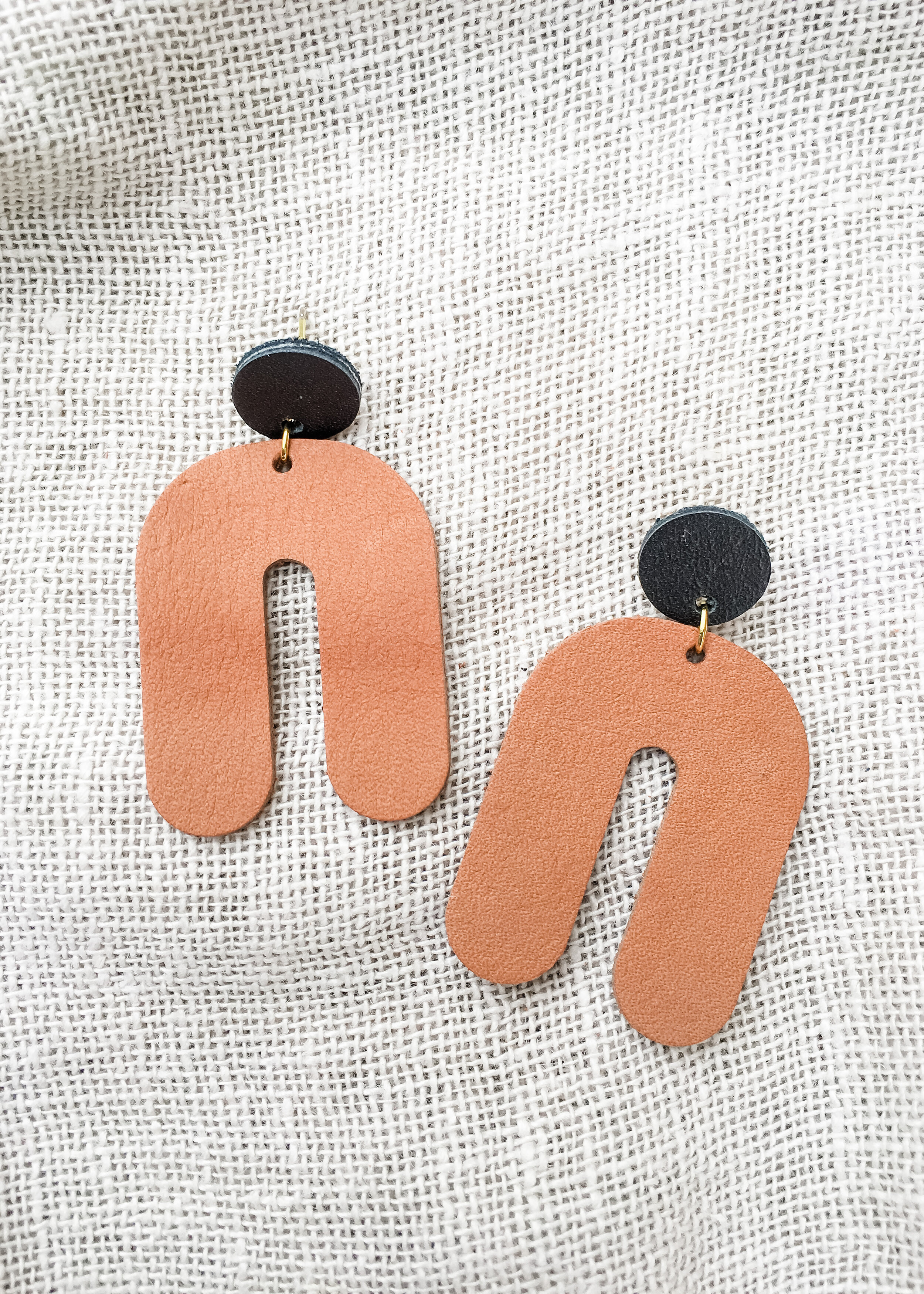 arch drop earrings black tan