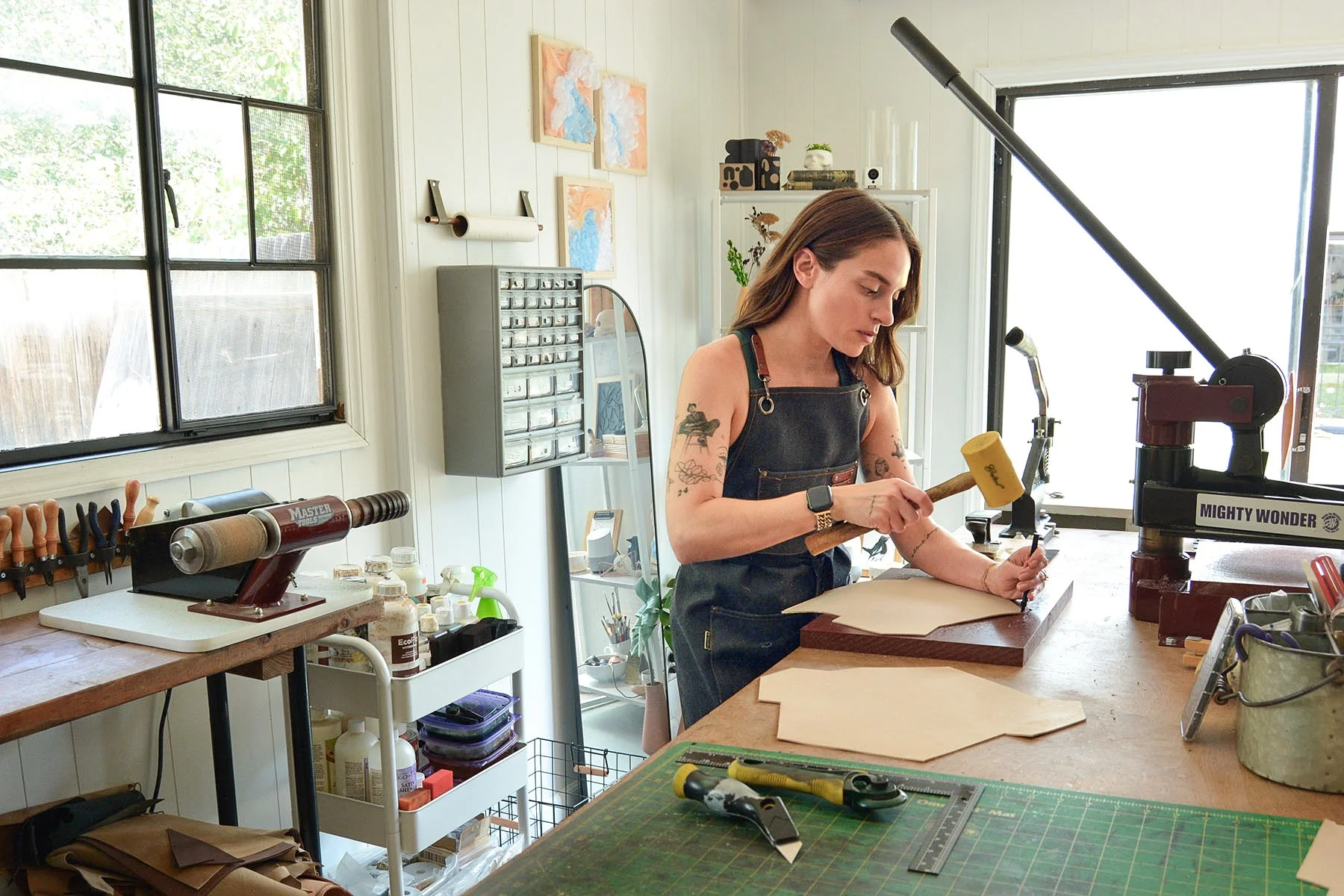 megan-dichotomie-studio-working2.jpg
