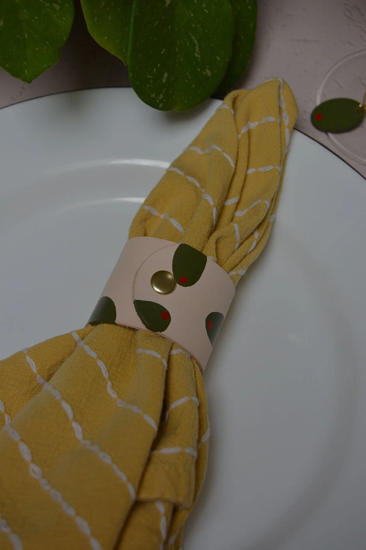 napkin-ring-olive.jpg