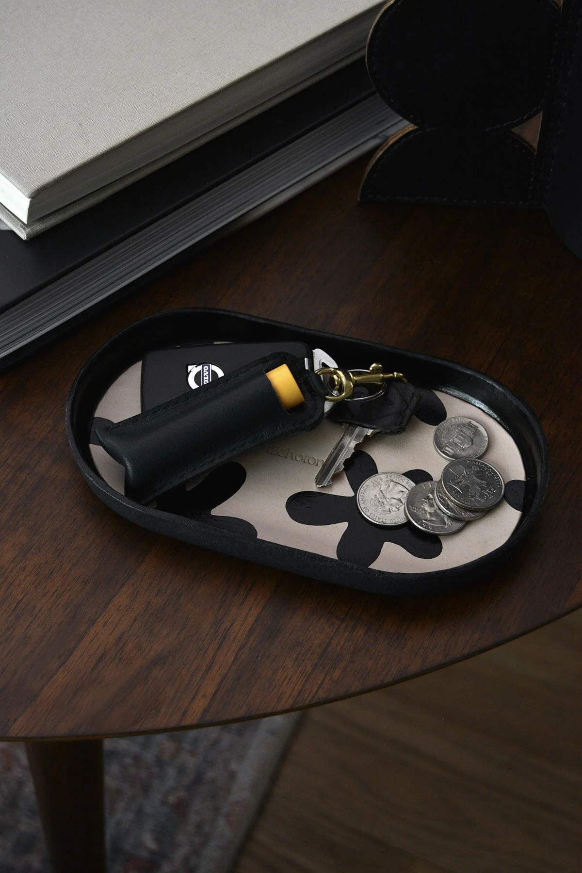 flower-trinket-bowl-with-keys.jpg