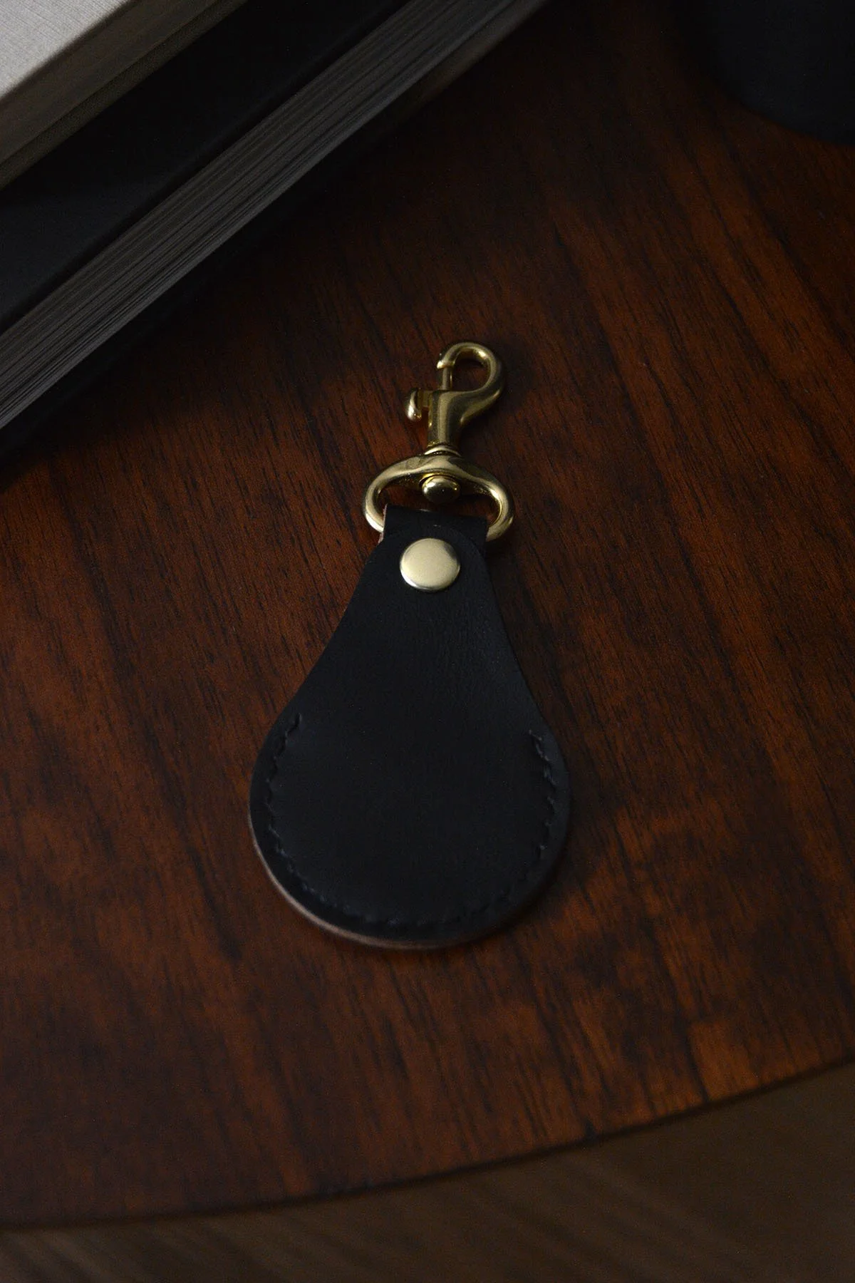 airtag-keychain-blk.jpg
