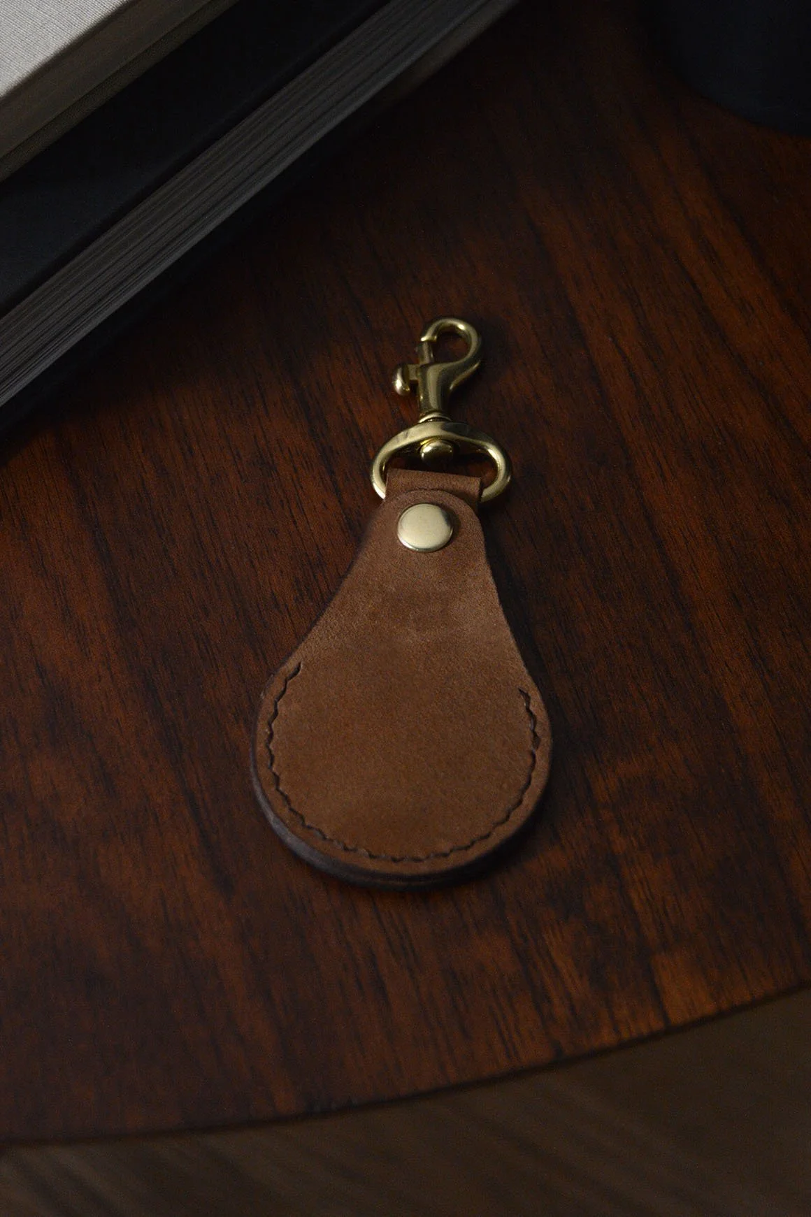 airtag-keychain-brn.jpg