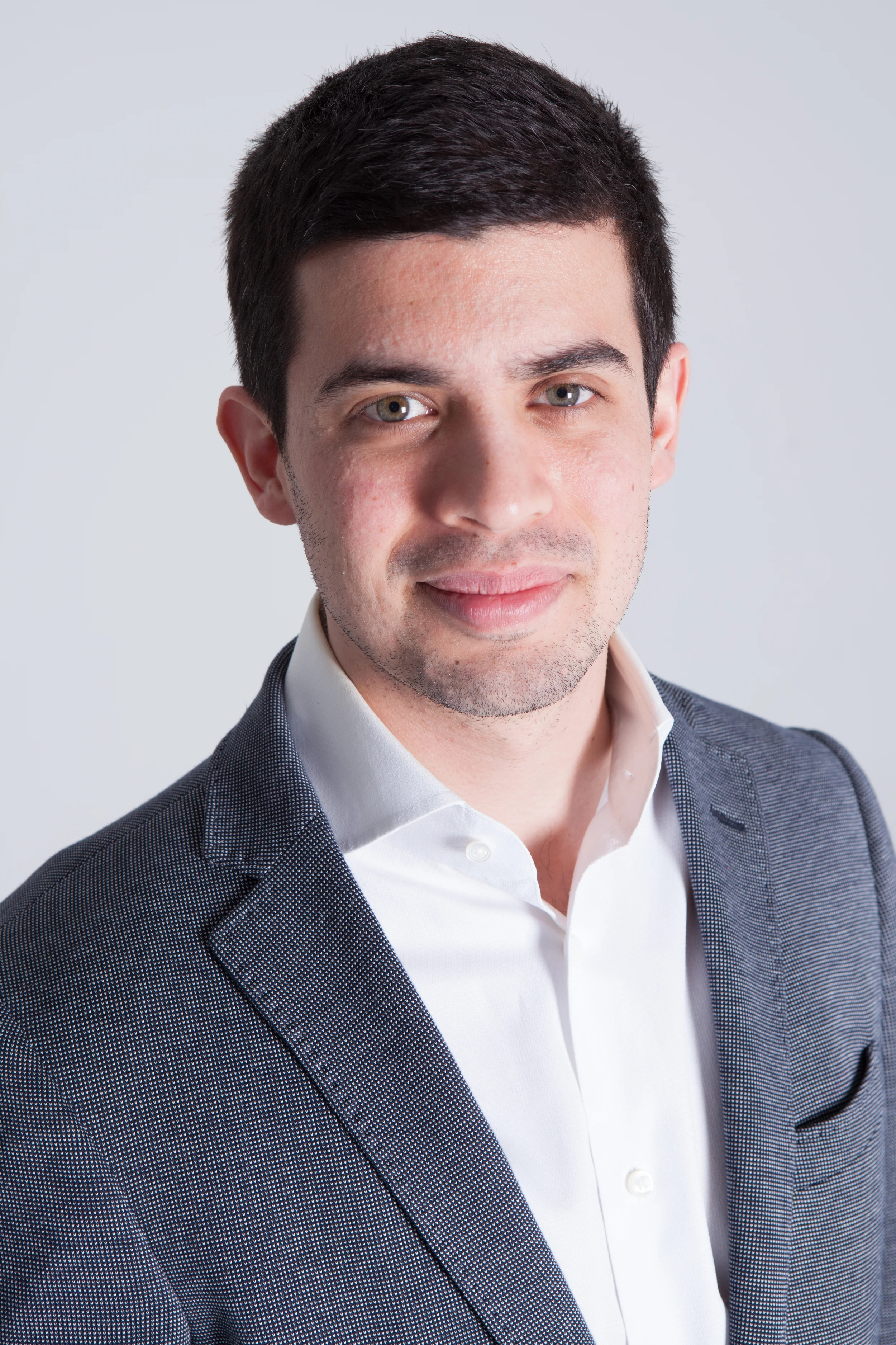 Charles Ton-That, B.Sc., D.O. Bac en biologie du Western University en Ontario. Pratique l'osteopathie traditionnelle depuis plus de 10 ans avec pratique générale.