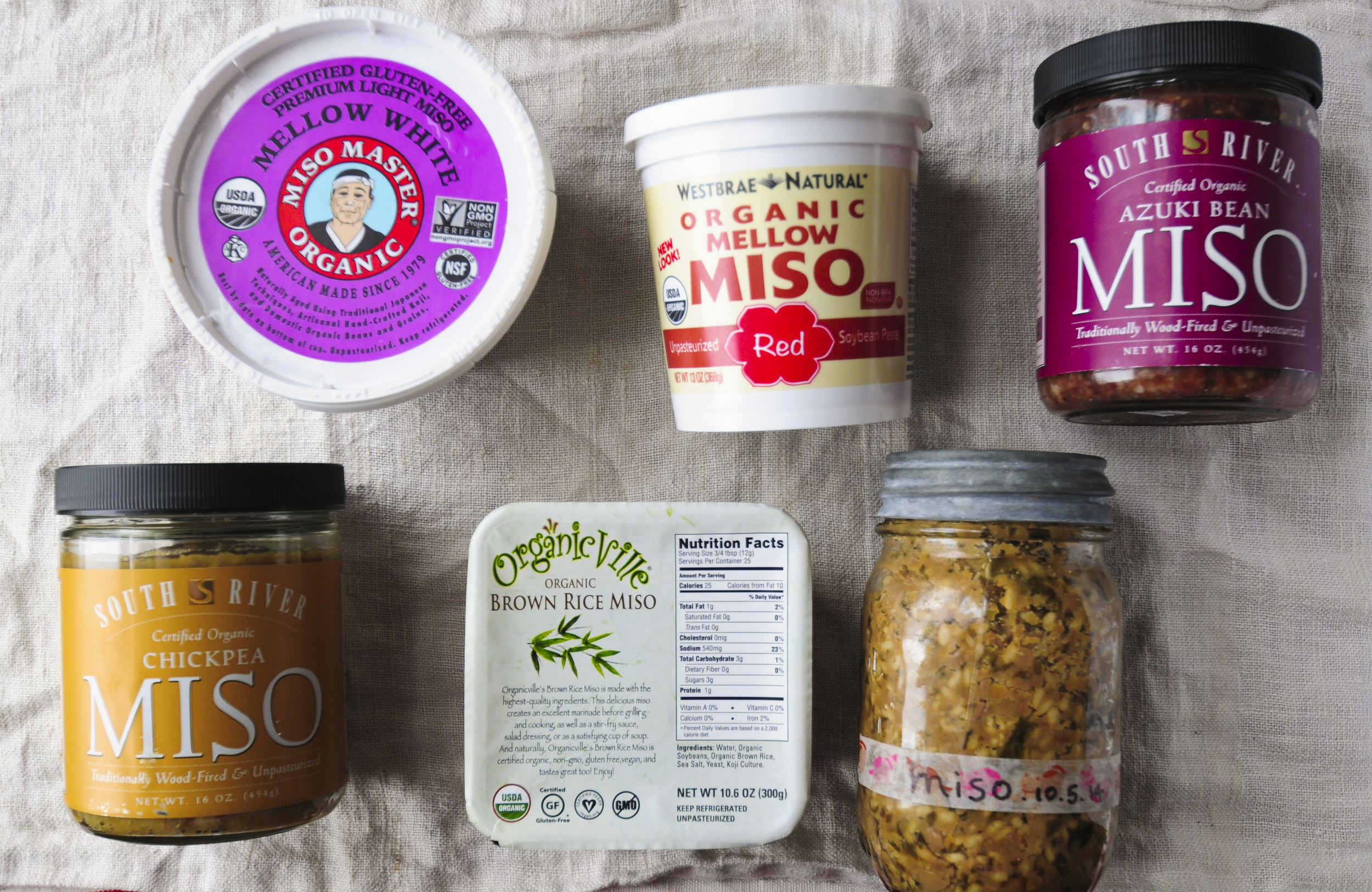 I featured Japanese Superfood Organic Miso in the June issue of nice things. magazine. アメリカの味噌職人のこだわりはすごいもので、American Miso Campanyの味噌は、 信州と気候が似ている、ノースキャロライナ州で、 オーガニックの材料、天日干しの塩、麹を使い、 数百年前の日本の技法やマクロビオティックに基づいた考えで味噌 作りを行い、添加物などを一切加えず、木樽でじっくりと、 自然熟成させたこだわりの味噌。