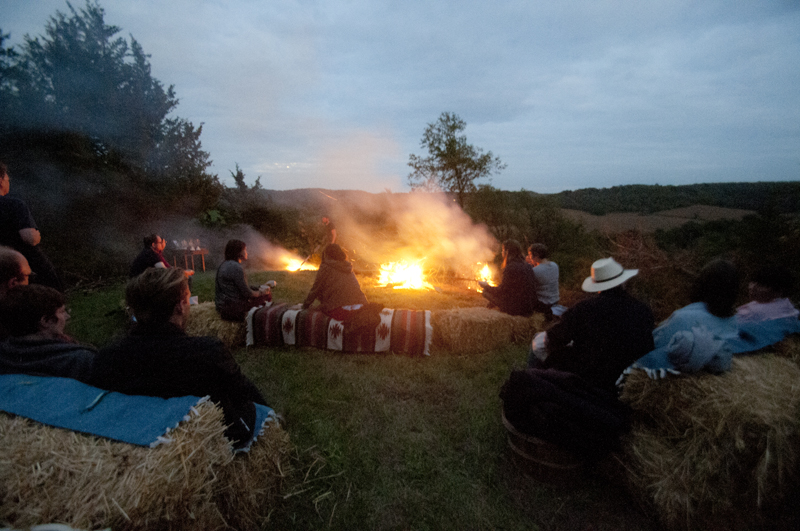 a.800.enos.farm.harvest.moon.dinner.outside.campfire.DSC_2164.jpg