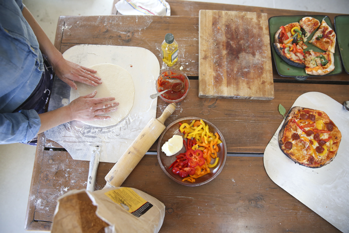 a.700.pizza.gathering.flour.oven.1Q5A7274.jpg