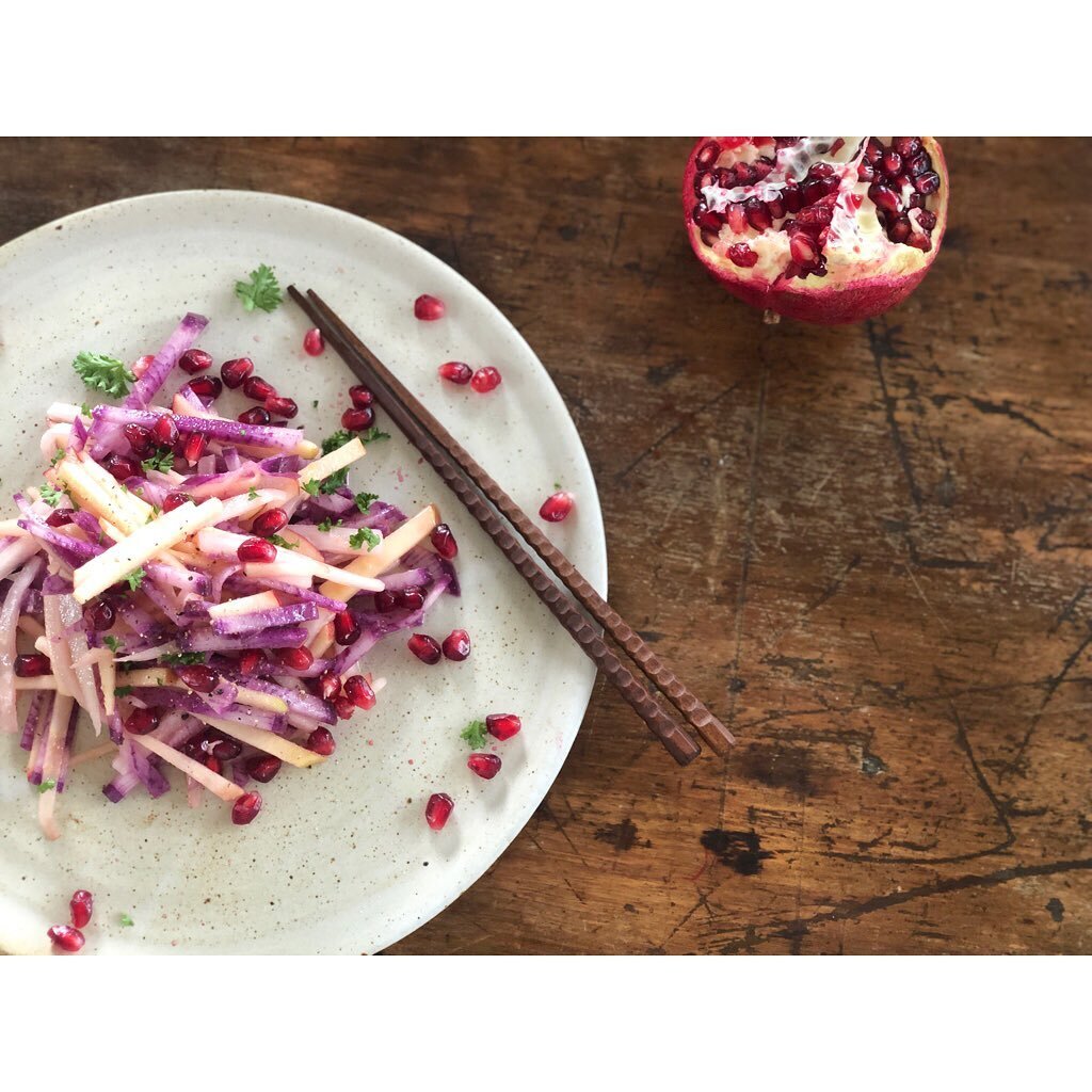 Perfect side dish for thanksgiving dinner🍽 
Daikon and Apple Slaw with Miso and ginger dressing 🥗
*Ingredients...
Chopped daikon, purple daikon, apple, parsley and pomegranate 
Dressing: Extra virgin olive oil, lime, miso, raw honey,ginger, salt an