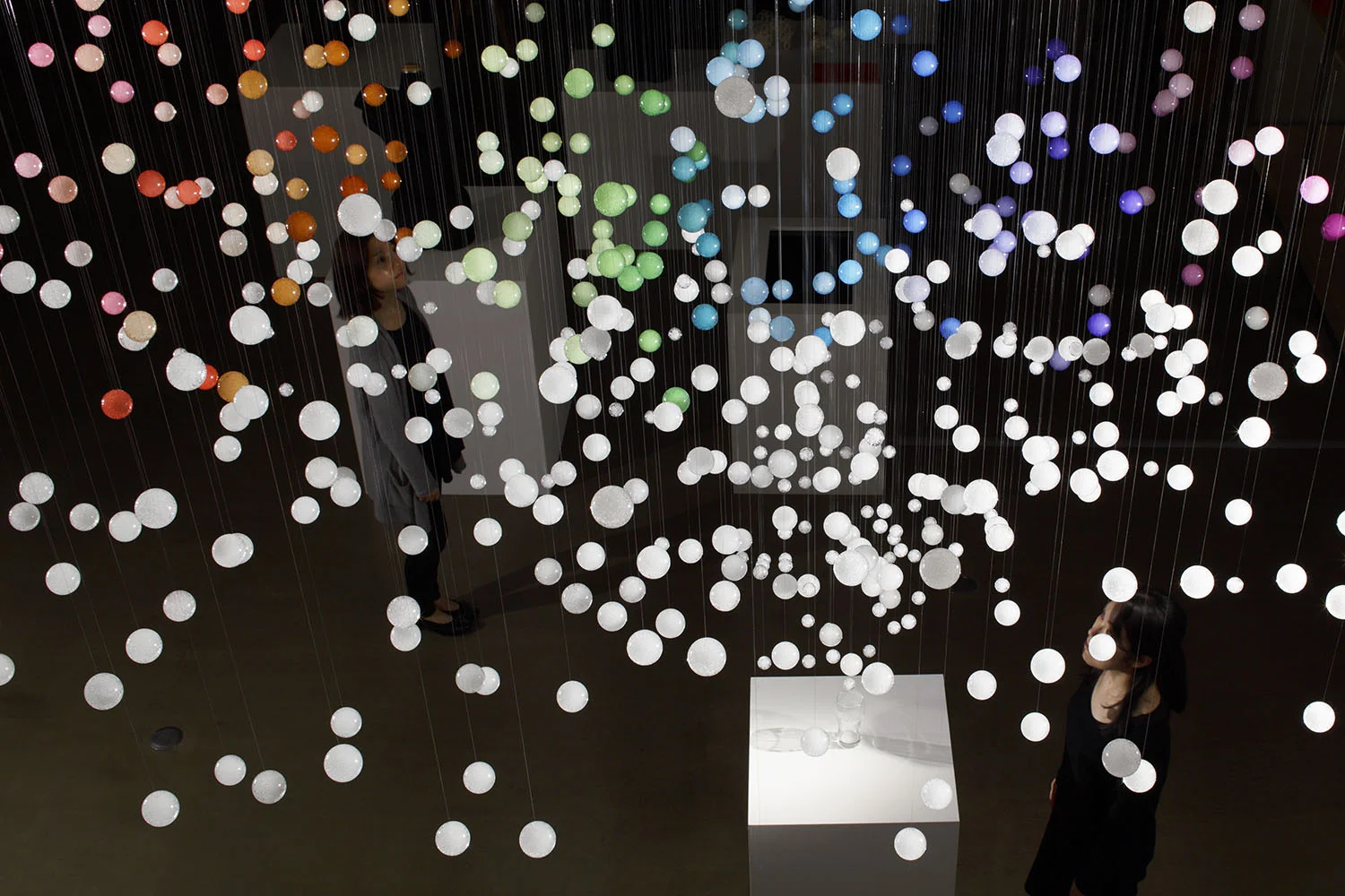4_emmanuelle_moureaux_sparkling_bubbles.jpg