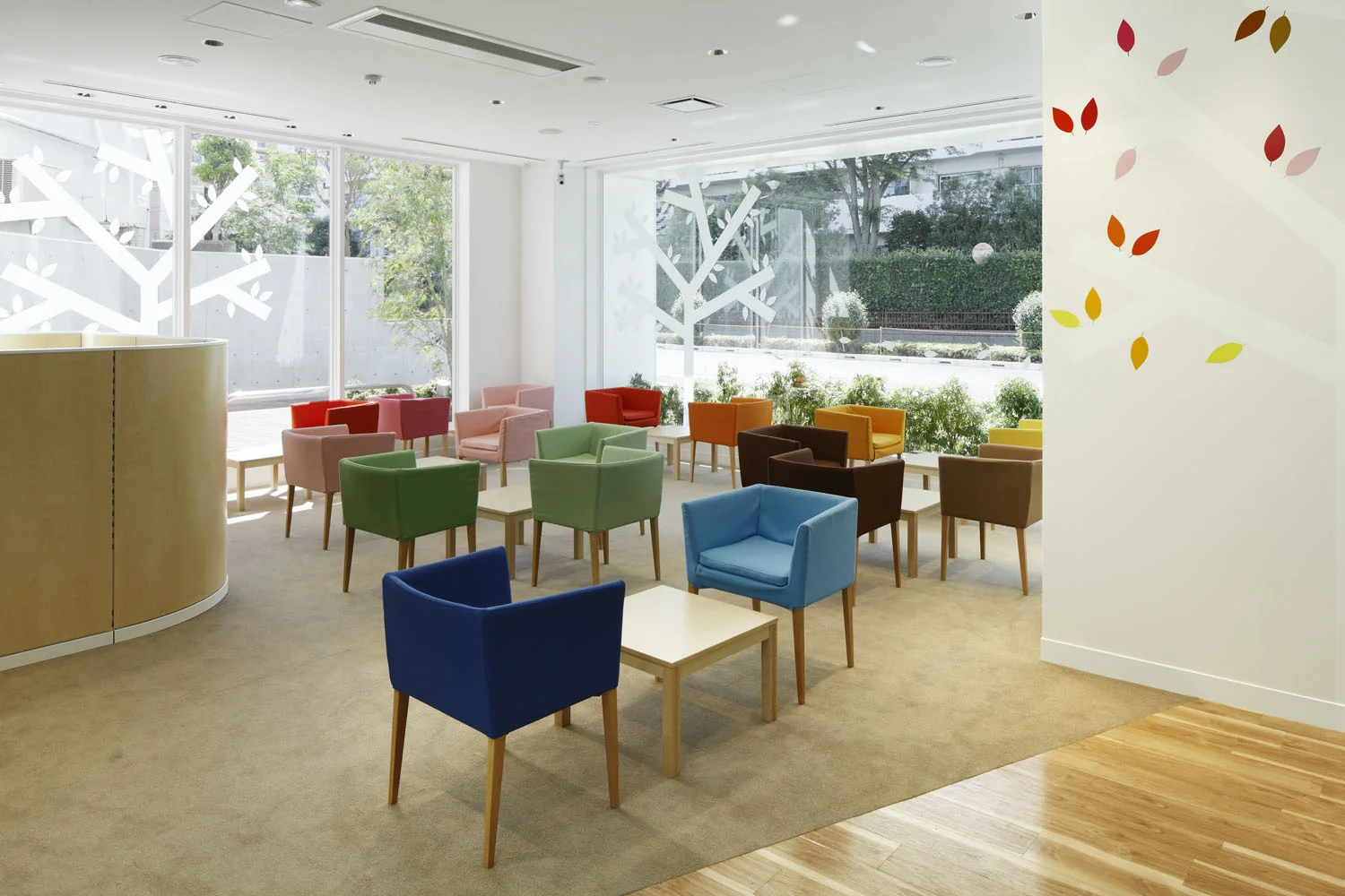 5_emmanuelle_moureaux_sugamo_shinkin_bank_tokiwadai.jpg