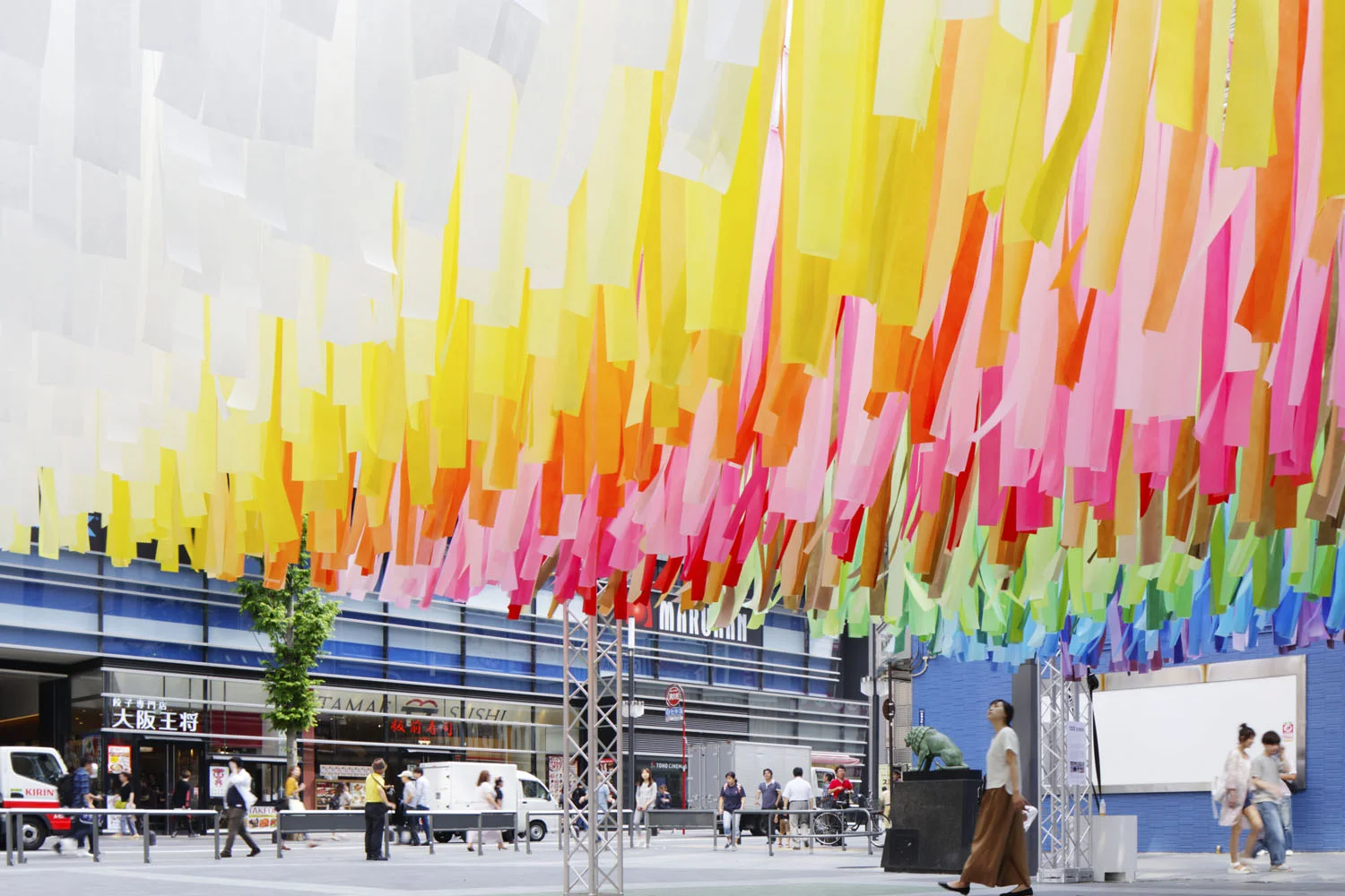 4_emmanuelle_moureaux_100_colors_13_kabukicho.jpg