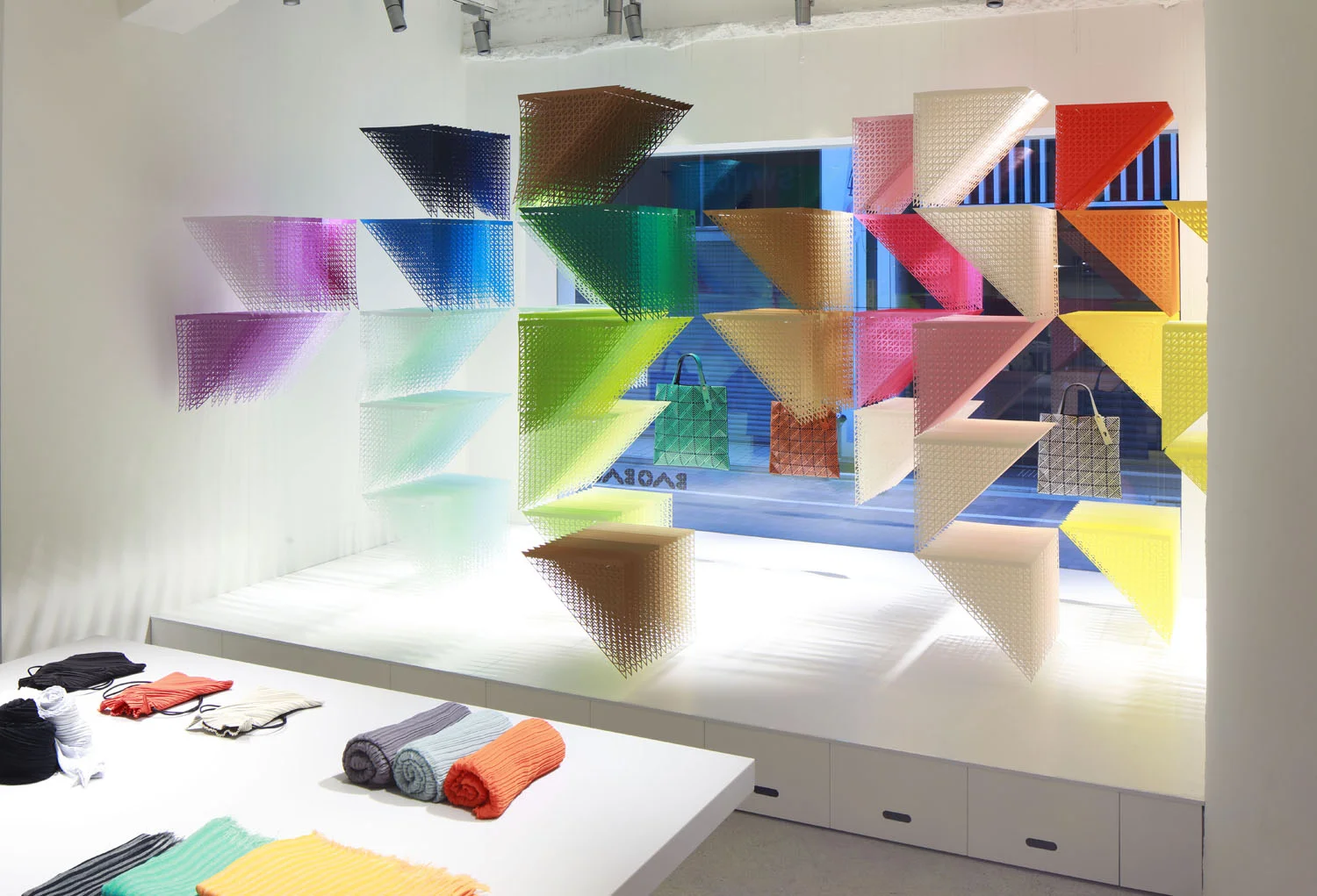 6_emmanuelle_moureaux_rainbow_moire.jpg