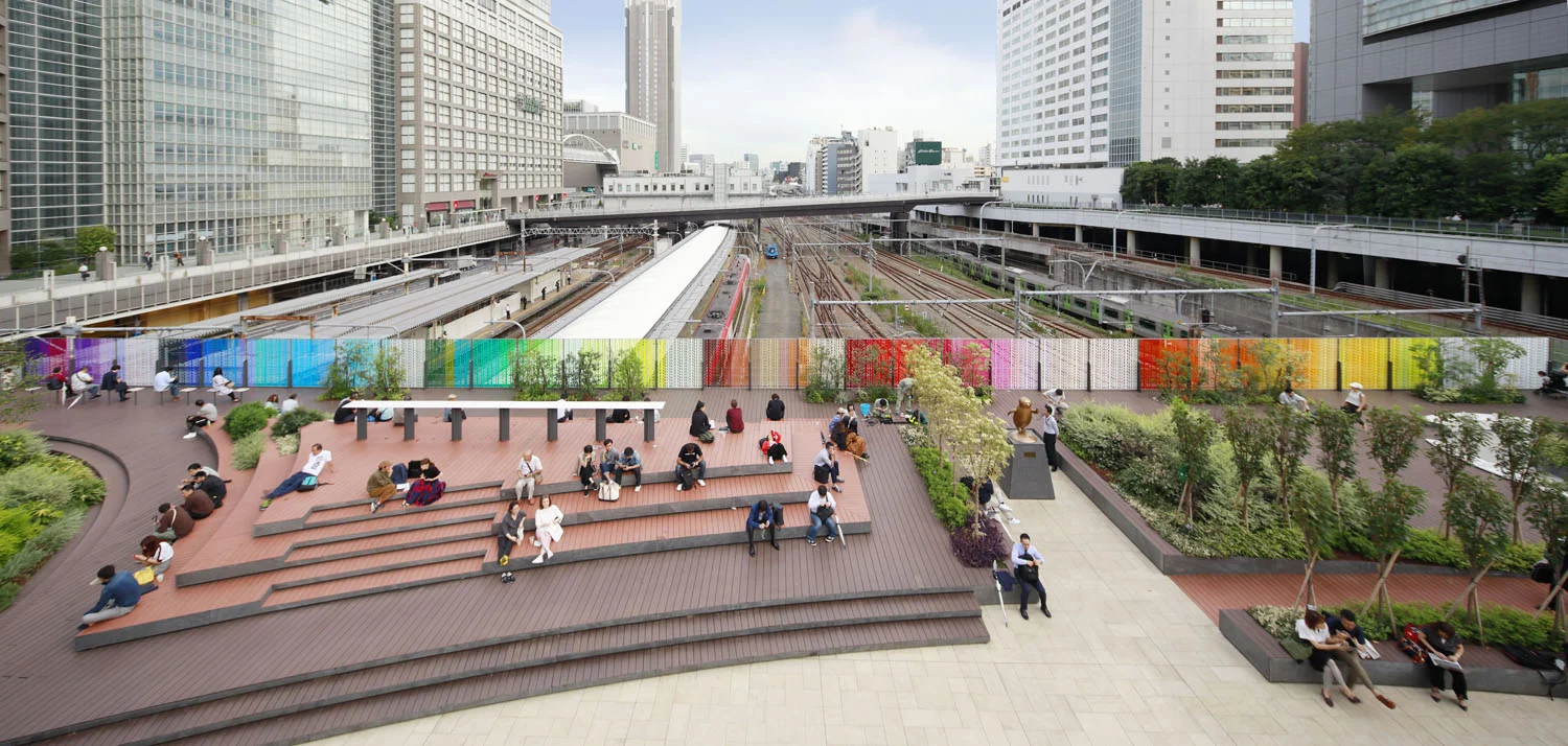 2_emmanuelle_moureaux_100_colors_25_shinjuku_station.jpg