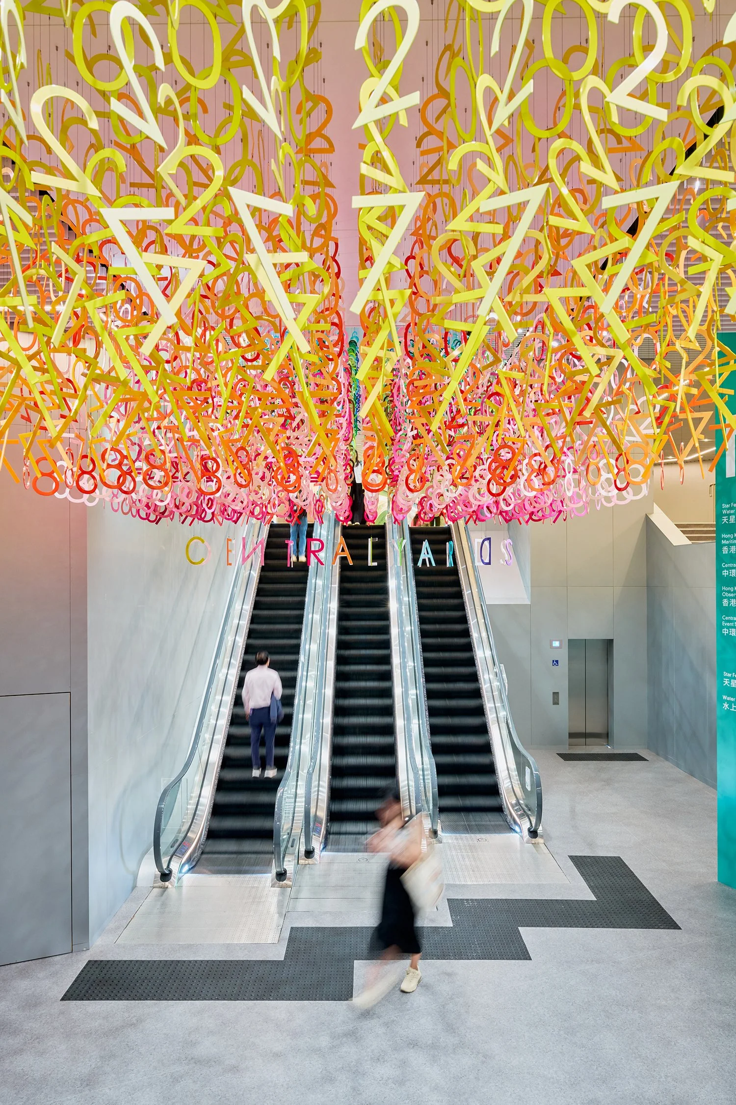 03_emmanuelle_moureaux_100_colors_54.jpg