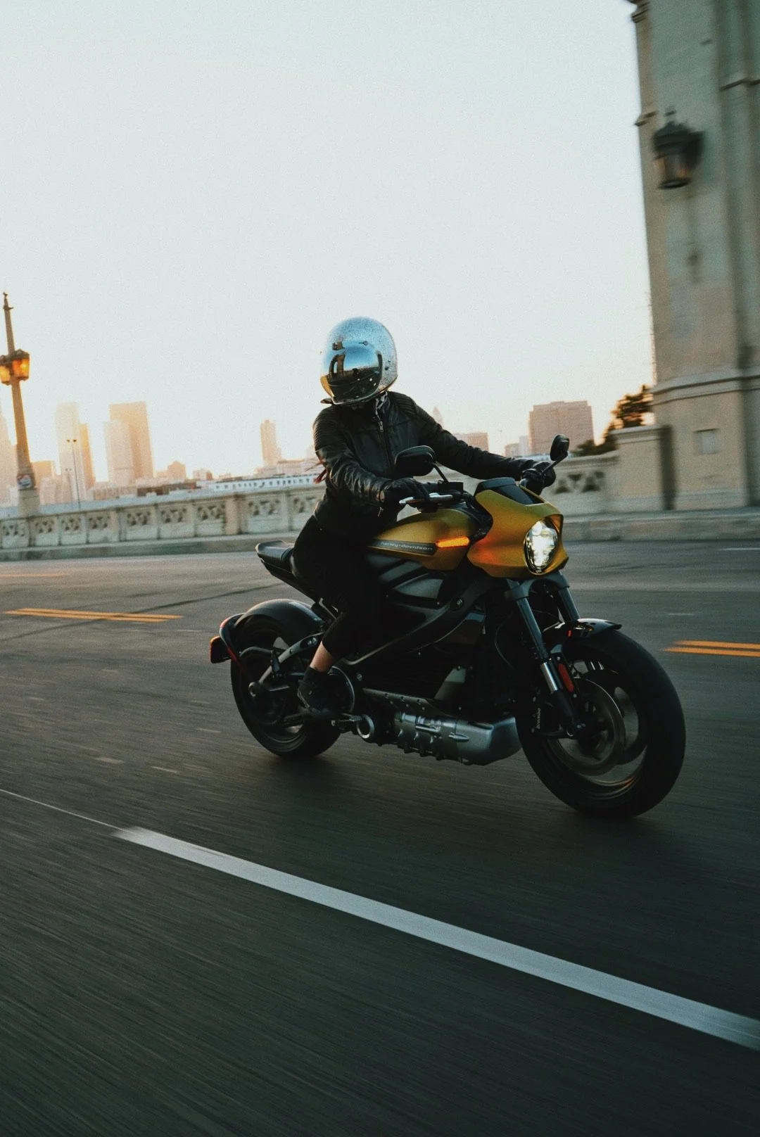 Talk About Electric! HARLEY-DAVIDSON LiveWire Review