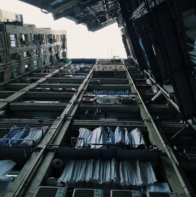 .
Look up
.
.
.
#lookup #hongkong #conceretejungle #hongkongtravel #asianomad #asiatravel #hongkongtravel #nomadlifestyle #nomadlife #laptoplife #onthego #citizenoftheworld #hongkongbuildings #architecturephotography