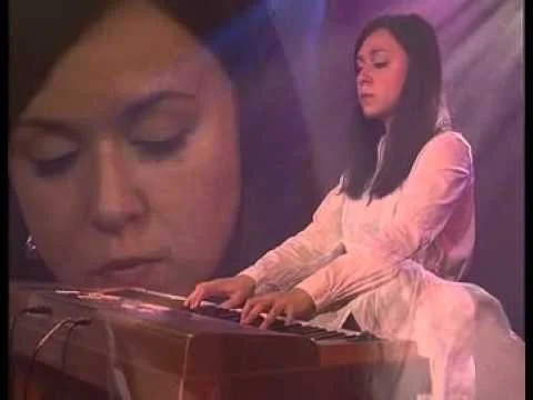 Helen Alexis (Ludovico Einaudi -- Nuvole bianche)
