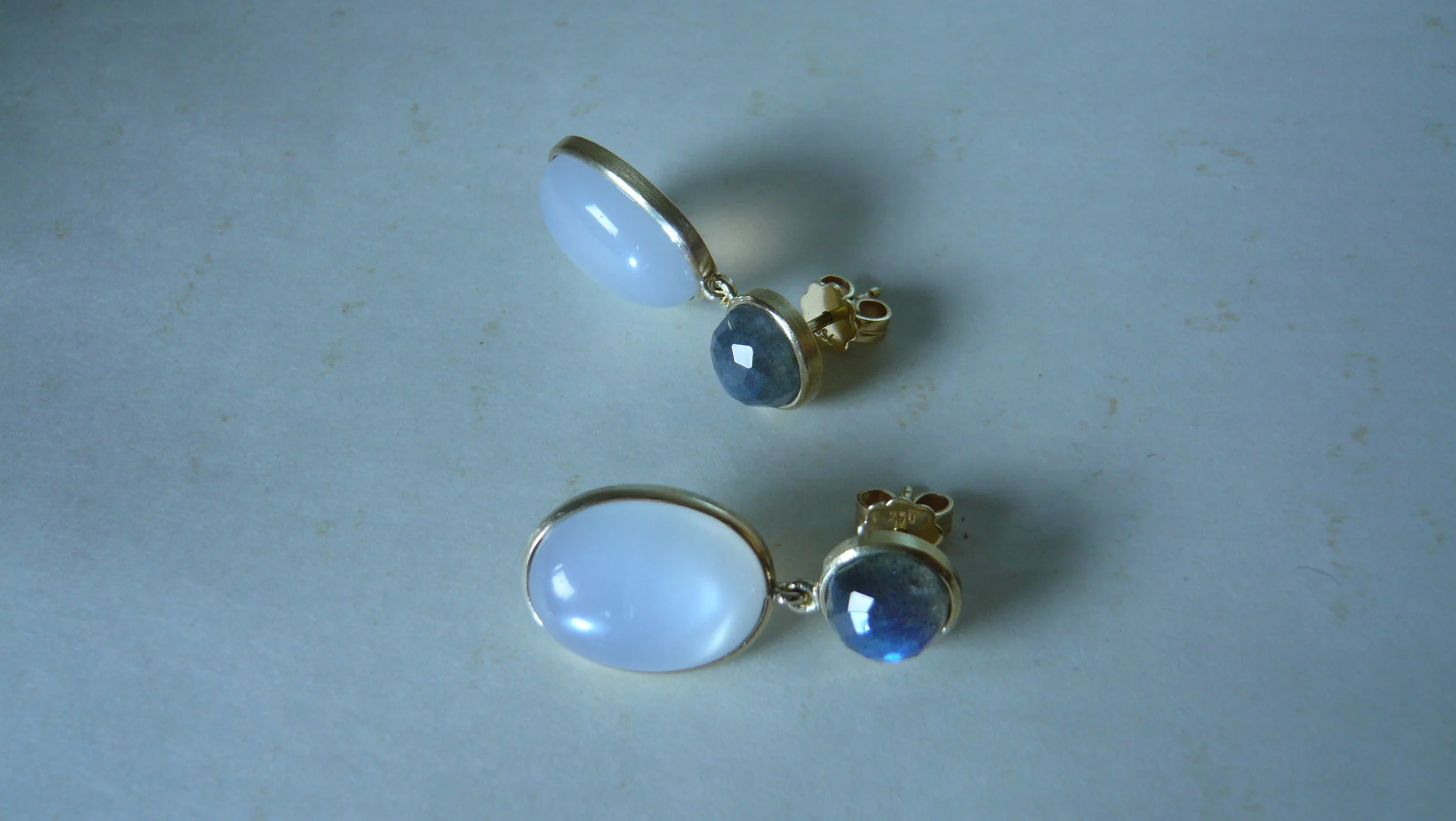 Ohrschmuck No.1 / Mondstein / Labradorit / Gelbgold 750