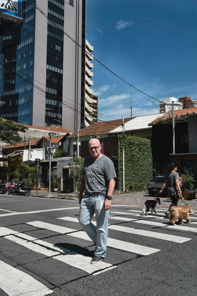 58-year-old Cássio Calazans, was born in Vila Madalena. As president of SAVIMA, the neighborhood’s community association, he is working to maintain the bohemian, cultural environment in which he grew up.
