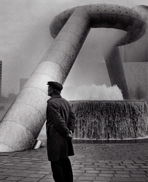 Isamu Noguchi at Philip A. Hart Plaza, Photographer unknown. Courtesy The Noguchi Museum.