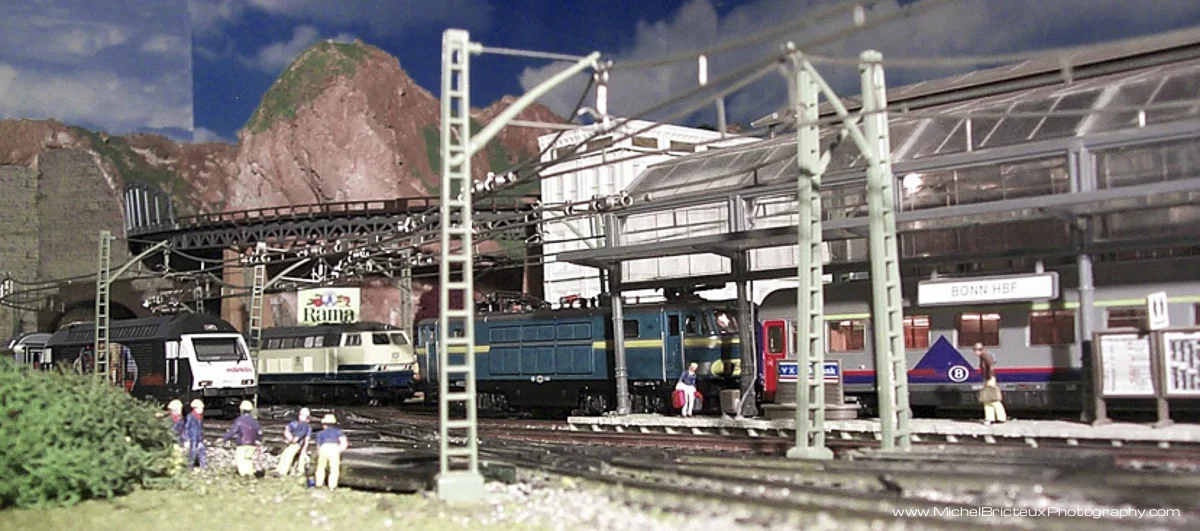 train - gareaw.jpg