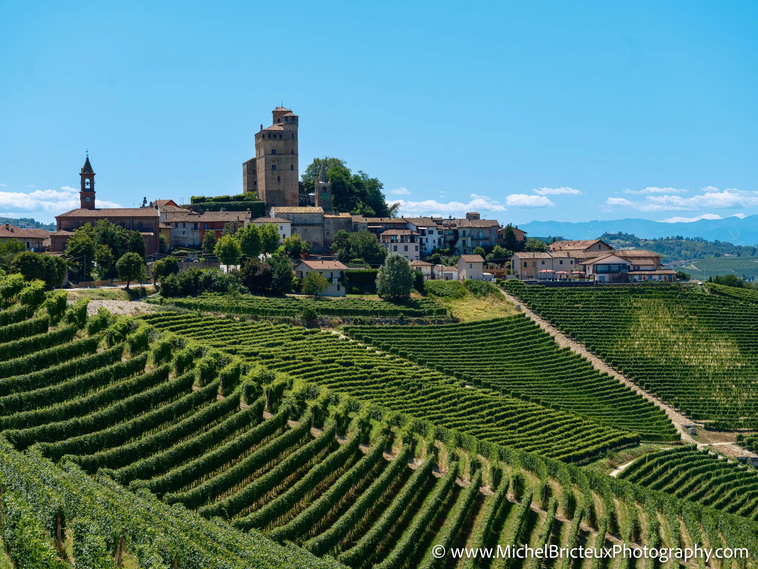 IT-Italia 2025 - Serralunga d Alba and wine country 0581 LowRes.jpg