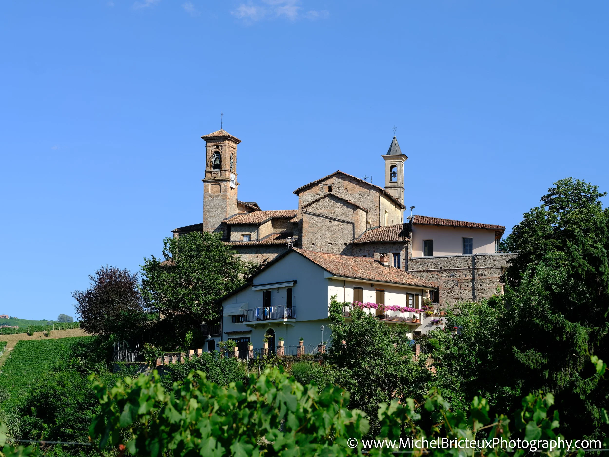 IT-Italia 2025 - Serralunga d Alba and wine country 0652 LowRes.jpg