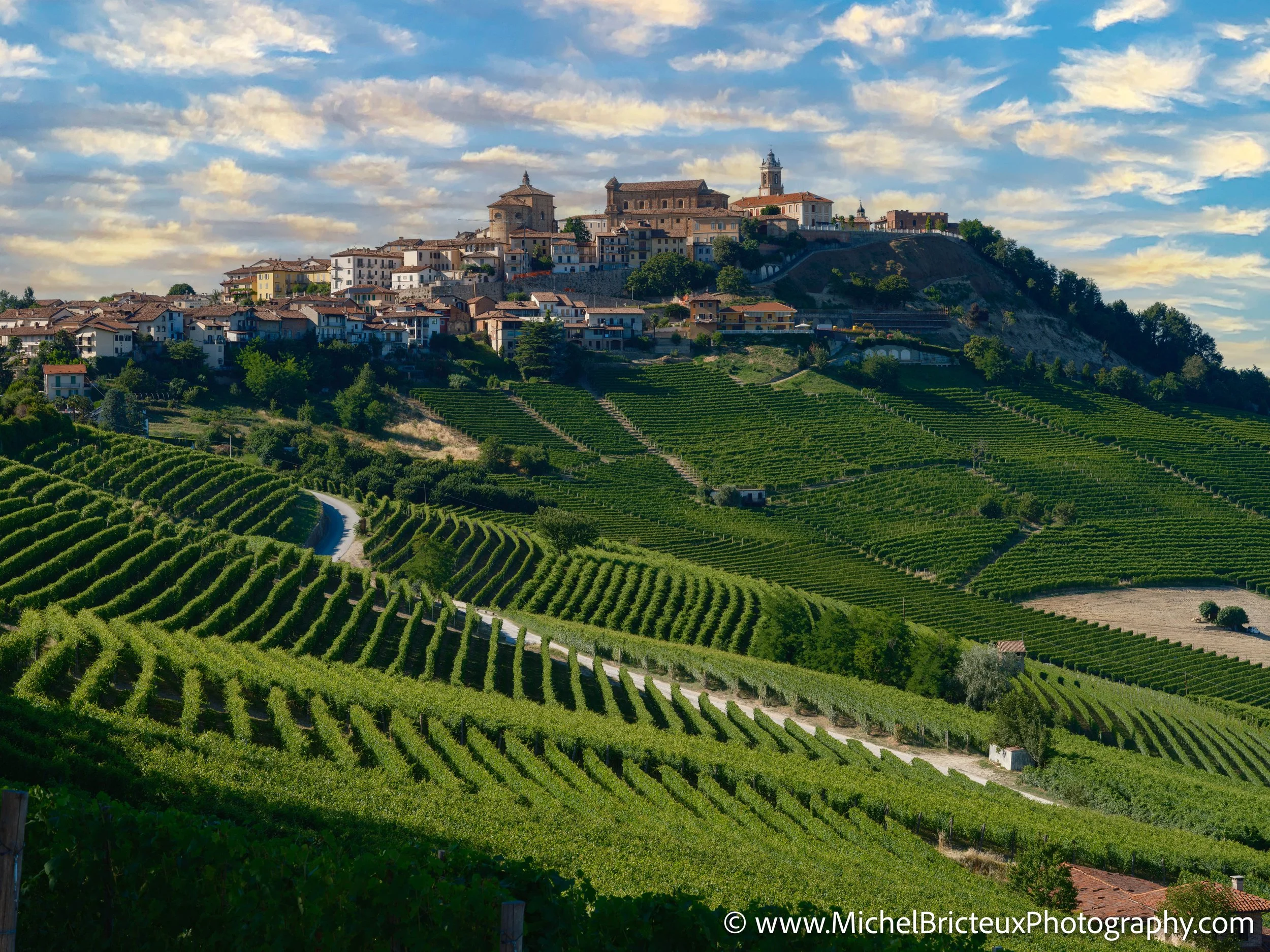 IT-Italia 2025 - Serralunga d Alba and wine country 0661 LowRes.jpg