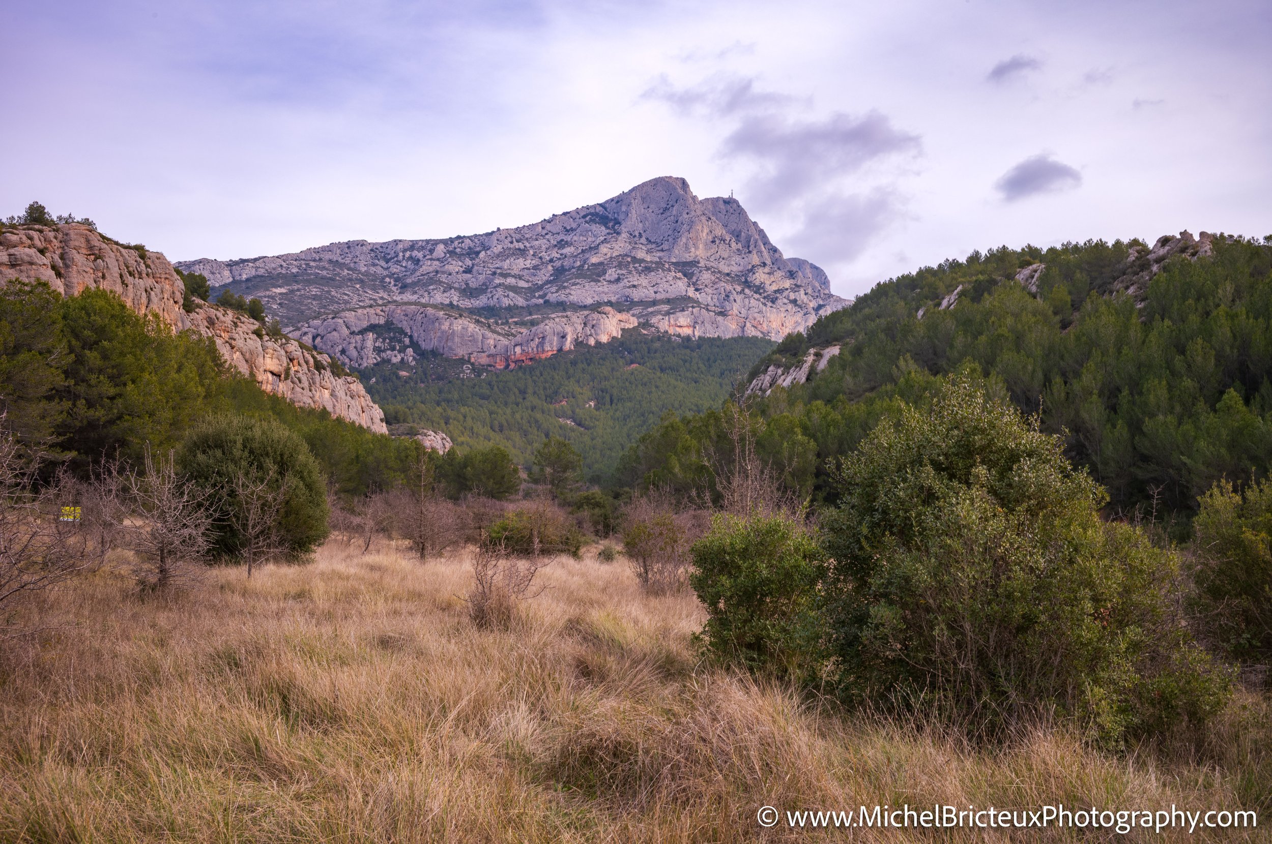 FR-Aix-en-Provence et Sainte-Victoire 1005986 LowRes.jpg