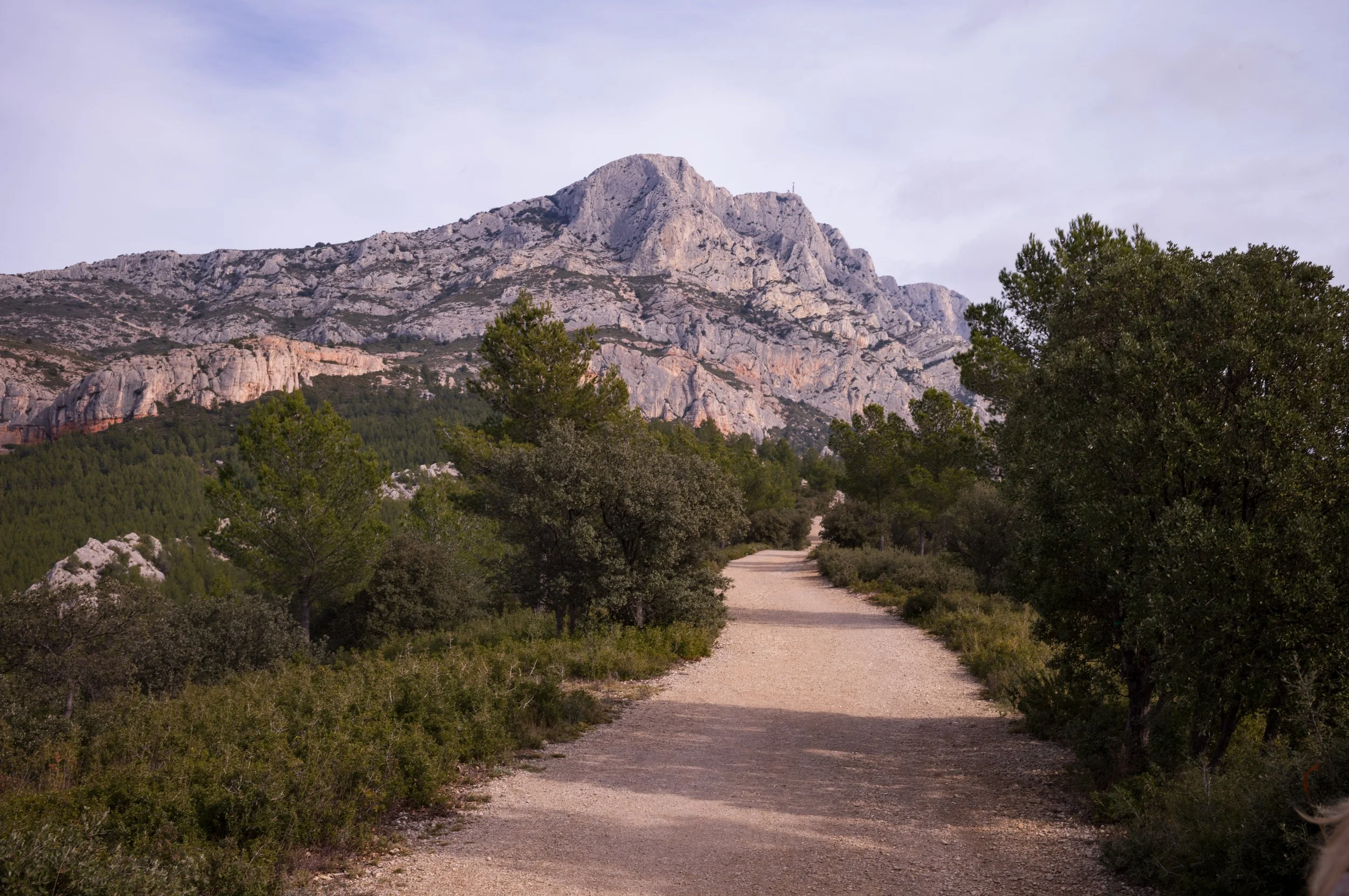 FR-Aix-en-Provence et Sainte-Victoire 1006039 LowRes.jpg