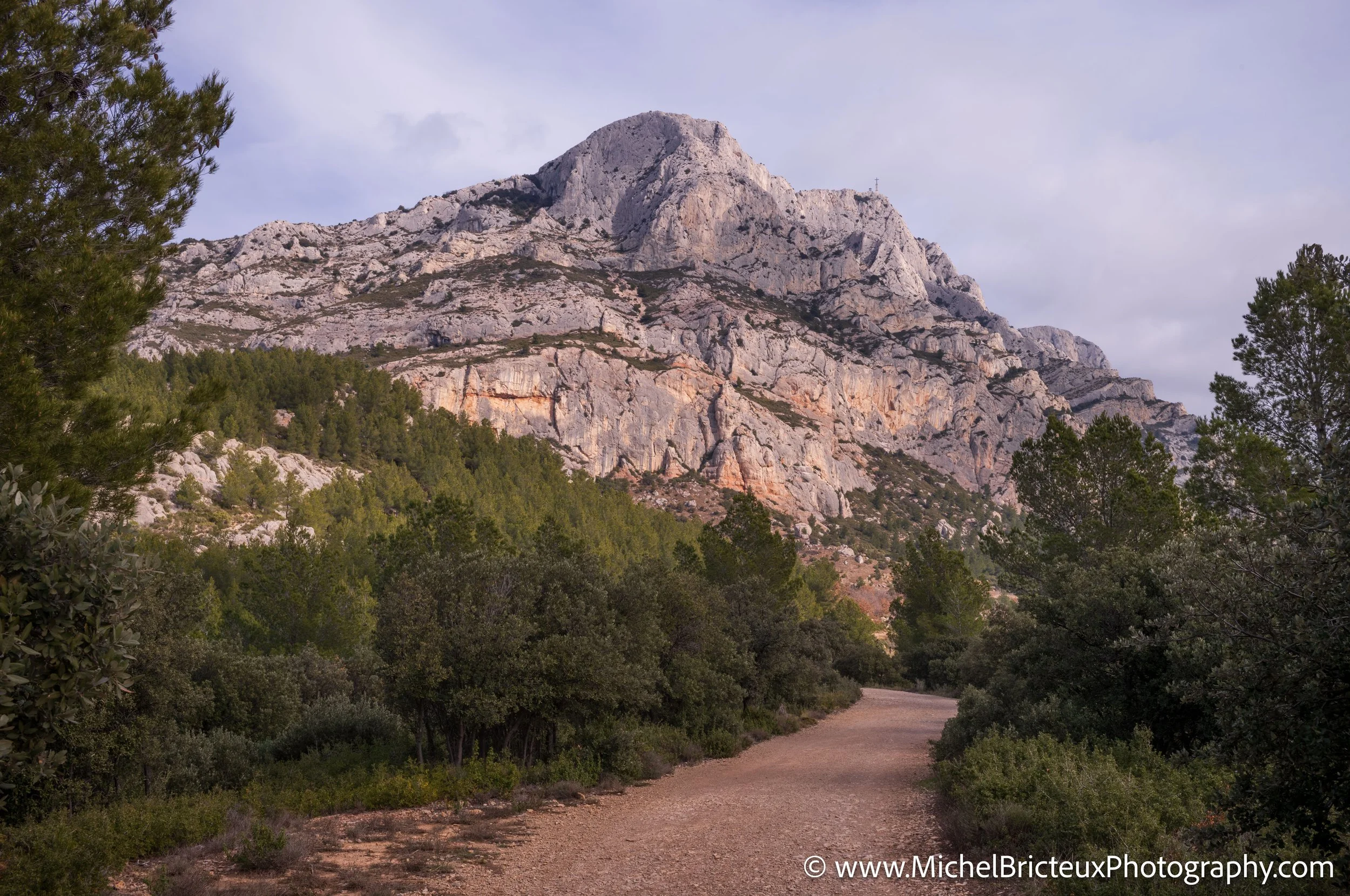 FR-Aix-en-Provence et Sainte-Victoire 1006063 LowRes.jpg