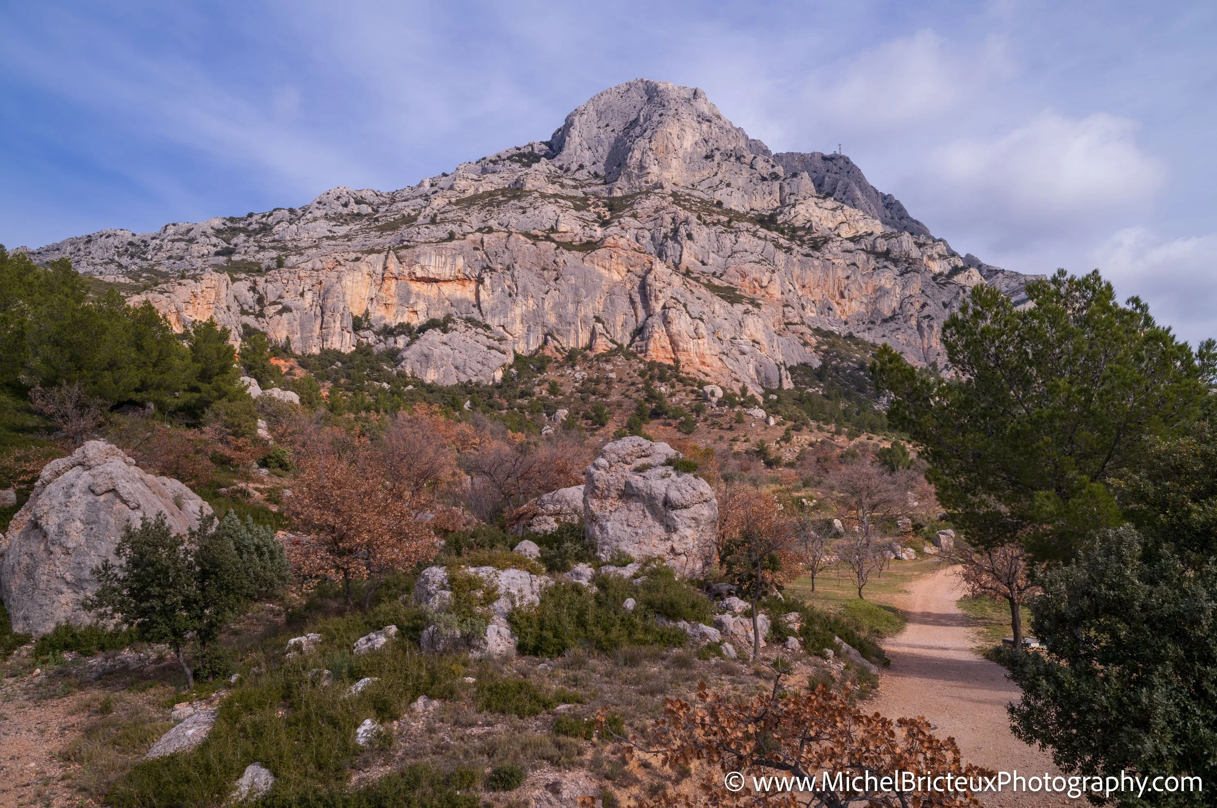 FR-Aix-en-Provence et Sainte-Victoire 1006073 LowRes.jpg